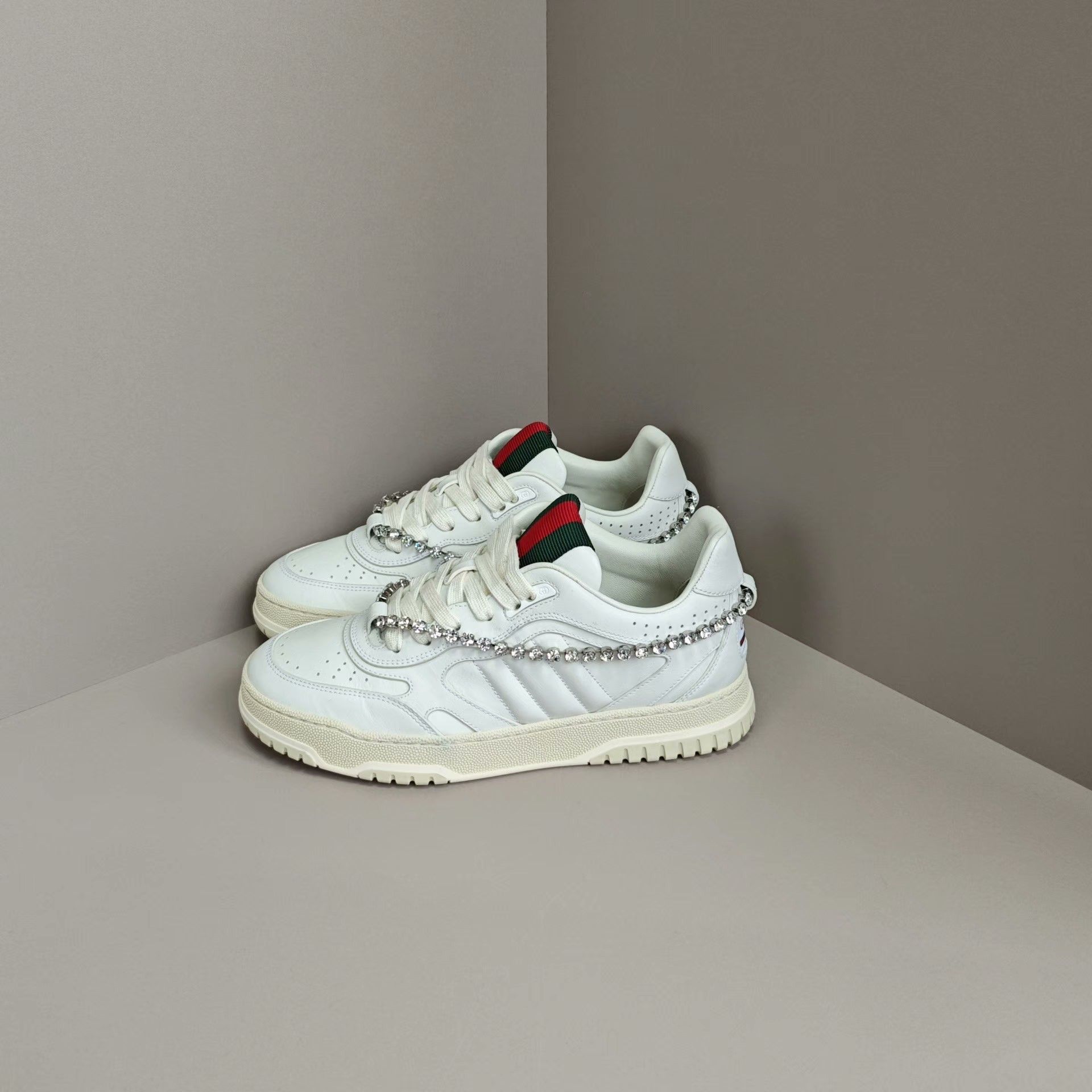 Gucci Gucci Lowtop Sneakers us_7 Women Size US 7 / IT 37 - 1 Thumbnail