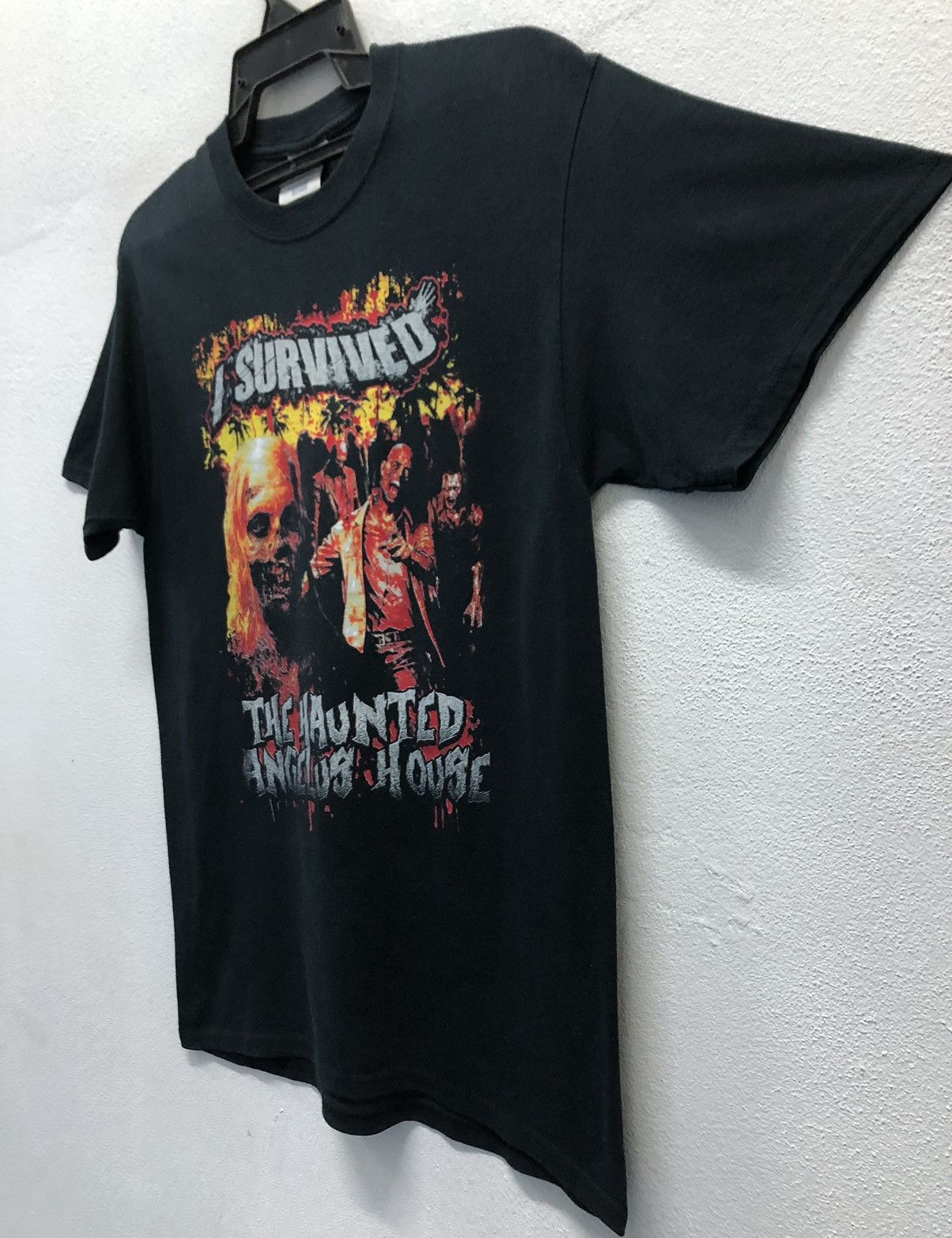 Vintage Vintage I Survived The Haunted Angelus House T-Shirt Size US M / EU 48-50 / 2 - 5 Thumbnail