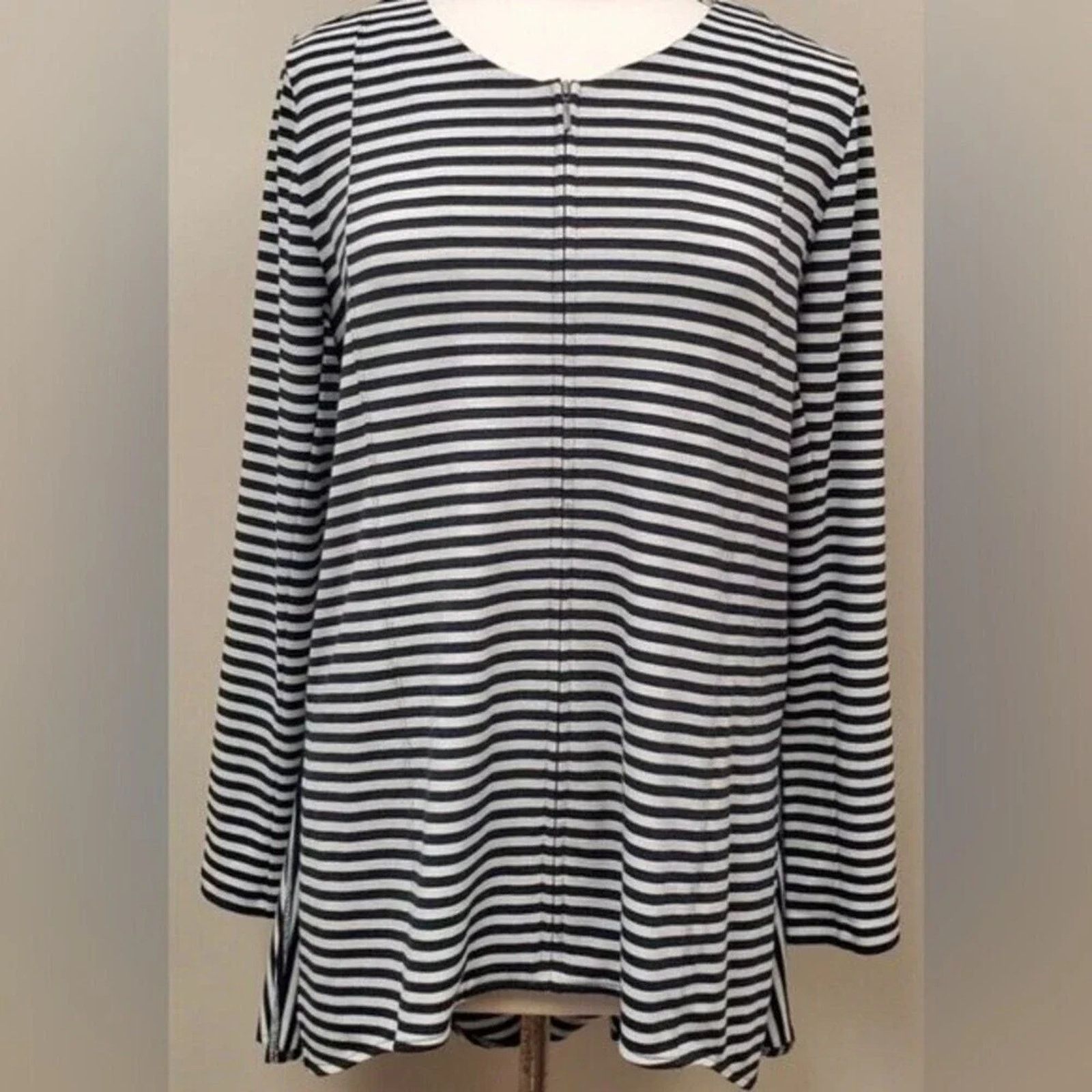 Soft Surroundings Soft Surroundings Calista jacket with a back ruffle, size Lg Size L / US 10 / IT 46 - 1 Thumbnail
