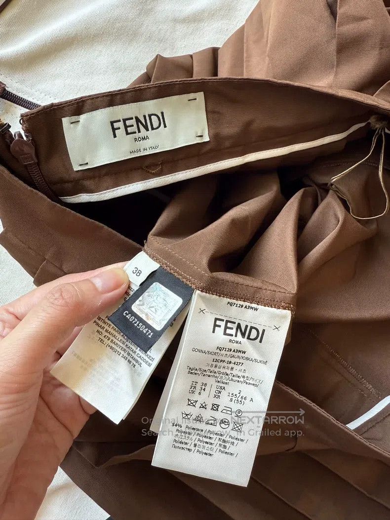 Fendi Fendi Pleated Skirt in Horse Face Style Size 25" / US 0 / IT 36 - 8 Thumbnail