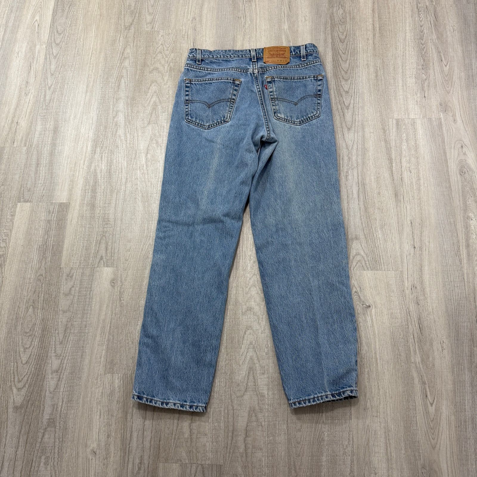 Levi's Vintage Levis 550 Jeans Men's 34x31 Blue Relaxed Denim 90s Size US 34 / EU 50 - 8 Thumbnail