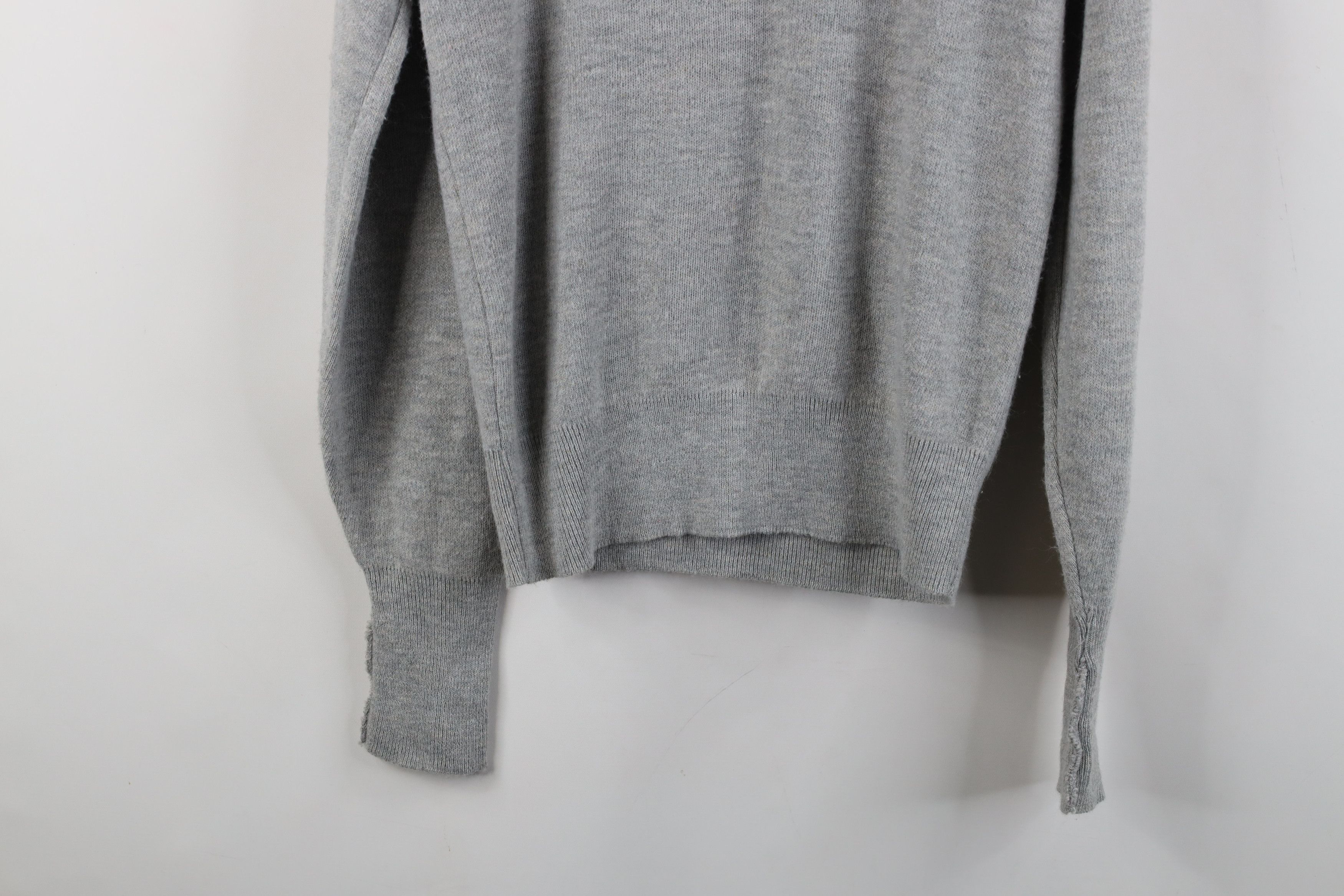 Vintage Vintage 70s Streetwear Equestrian V-Neck Sweater Gray USA Size US S / EU 44-46 / 1 - 10 Thumbnail
