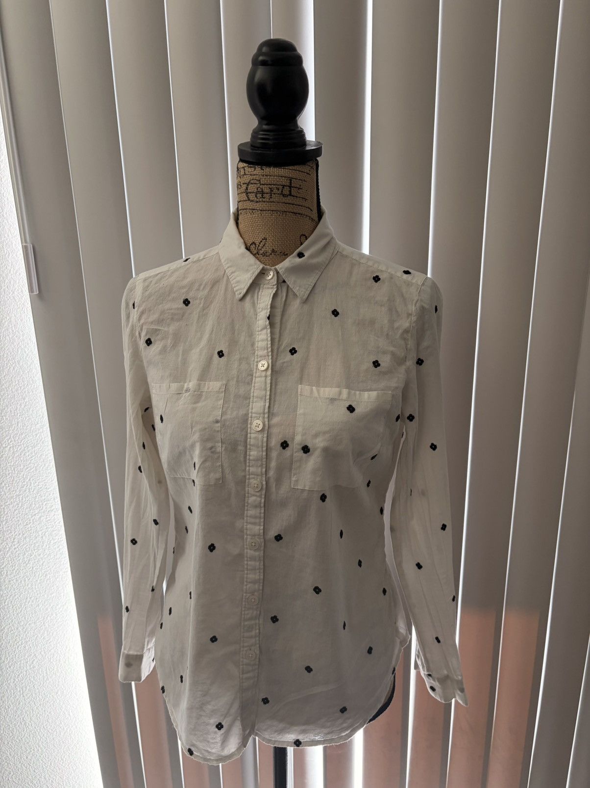 Mango Mango Button-Up Shirt with Black floral embroidered Size S / US 4 / IT 40 - 8 Thumbnail