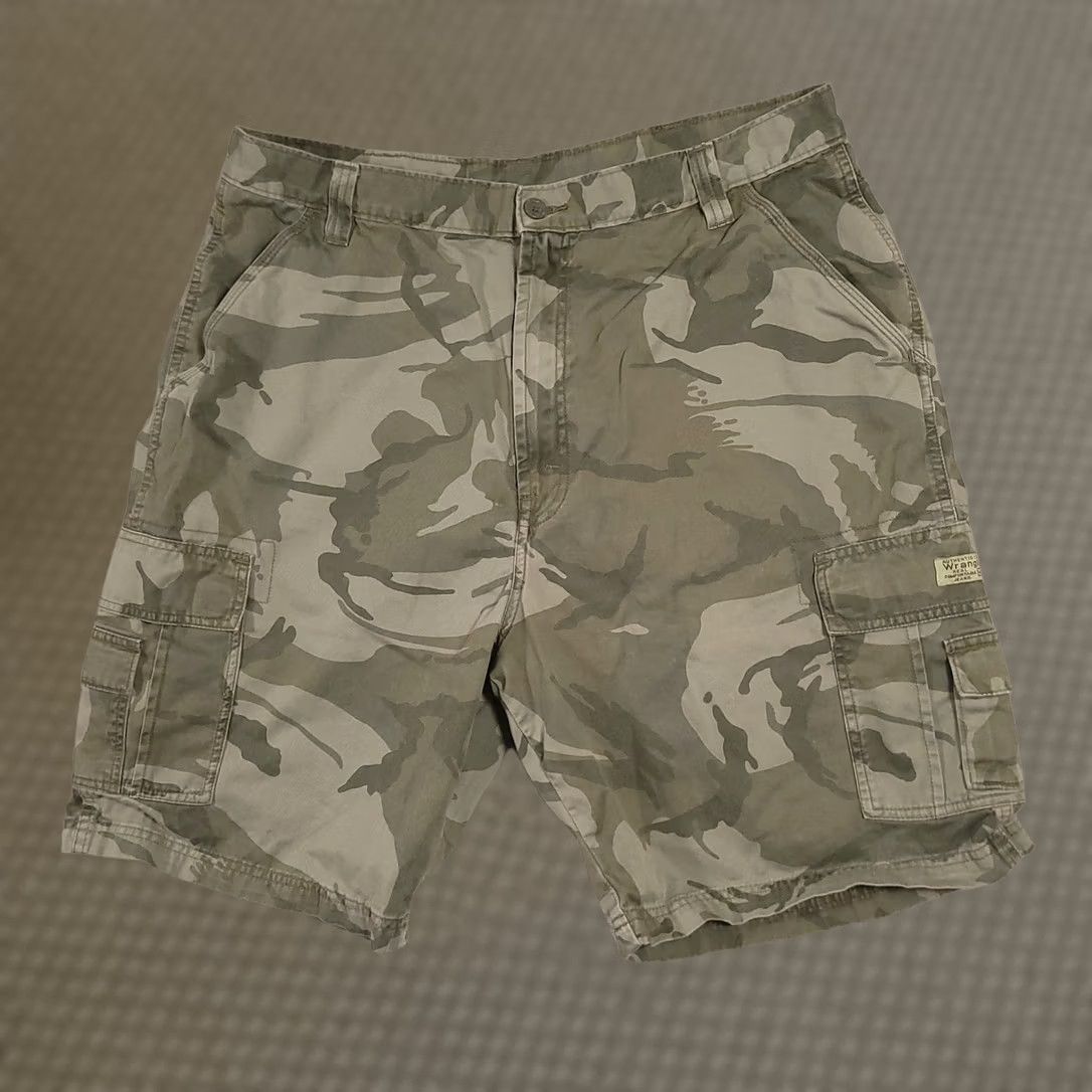 Wrangler Wrangler Cargo Shorts Mens 38 Green Camo Army Military Work Utility Y2K Cargo Shorts 90s Grunge Outdoor Classic Mens Size US 38 / EU 54 - 1 Thumbnail
