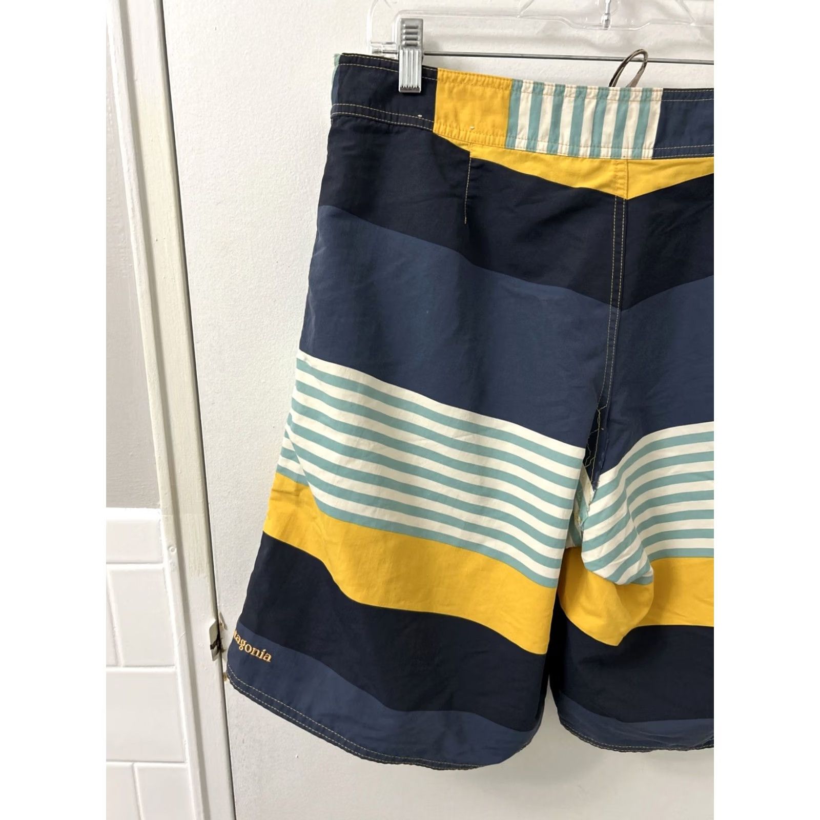 Patagonia Patagonia Wavefarer Board Shorts Mens Sz 34 Blue Striped Swimming Trunks 86556 Size US 34 / EU 50 - 5 Thumbnail