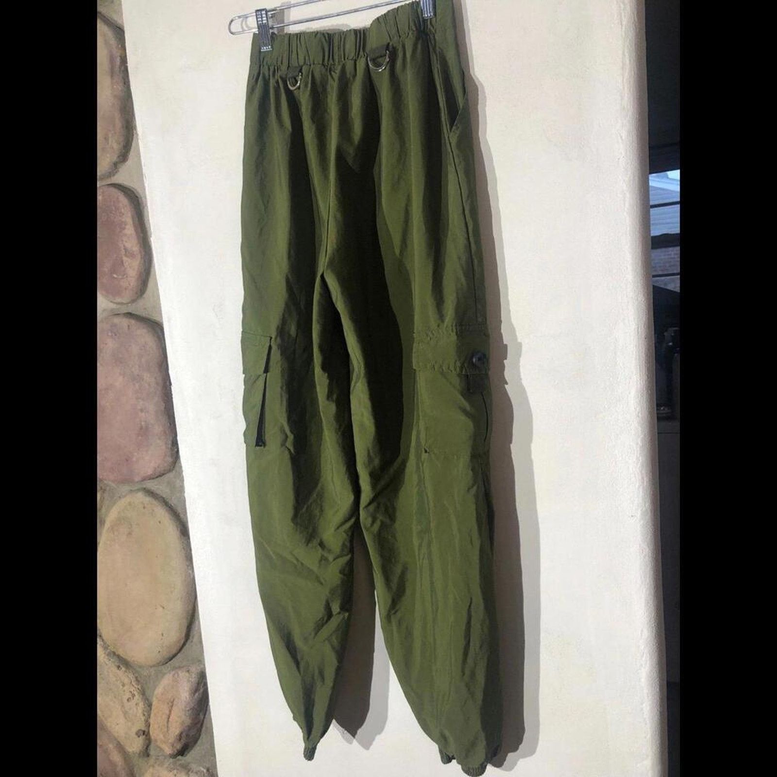 & Other Stories Green cargo pants with side pockets and loop rings at waist Size 25" / US 0 / IT 36 - 3 Thumbnail