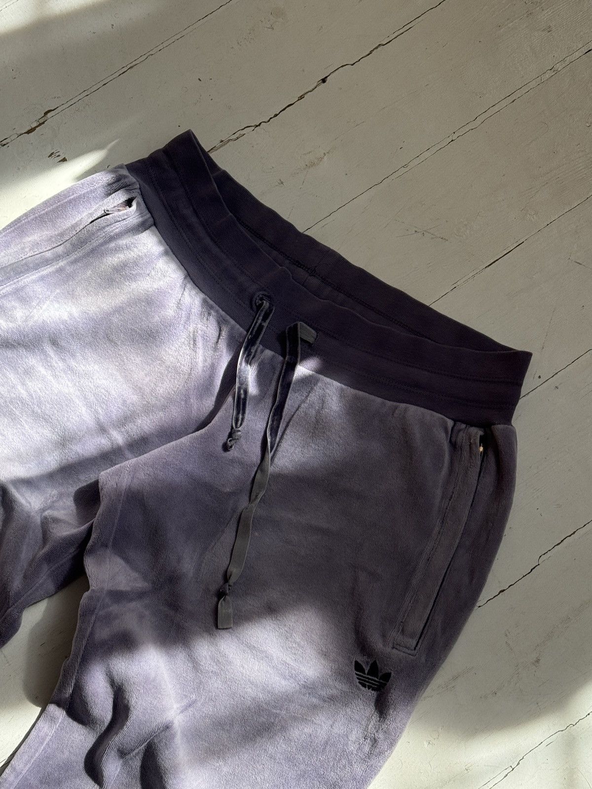 Adidas VINTAGE ADIDAS VELOUR 2000s SWEATPANTS Size 25" / US 0 / IT 36 - 6 Thumbnail