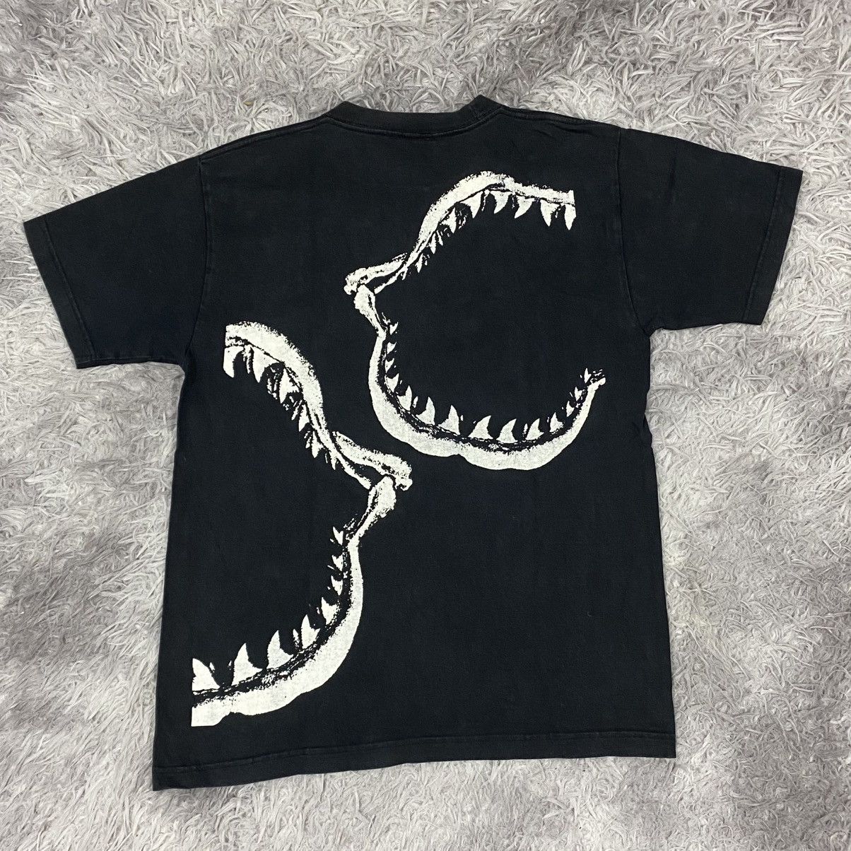 Universal Studios Vintage movie jaws big print film Size US M / EU 48-50 / 2 - 5 Thumbnail