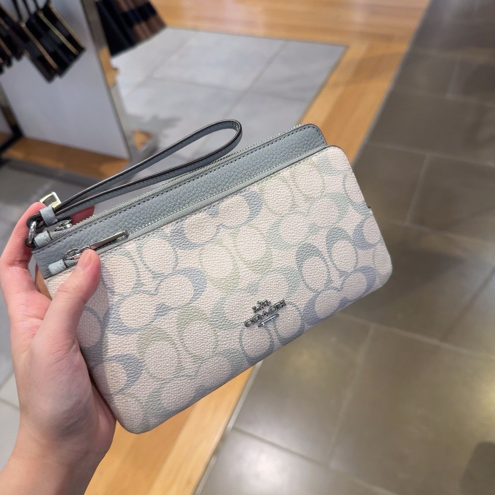 Coach NWT Coach Double Zip Wristlet Pretty CEF62 Silver/Chalk/Blue Size ONE SIZE - 4 Thumbnail