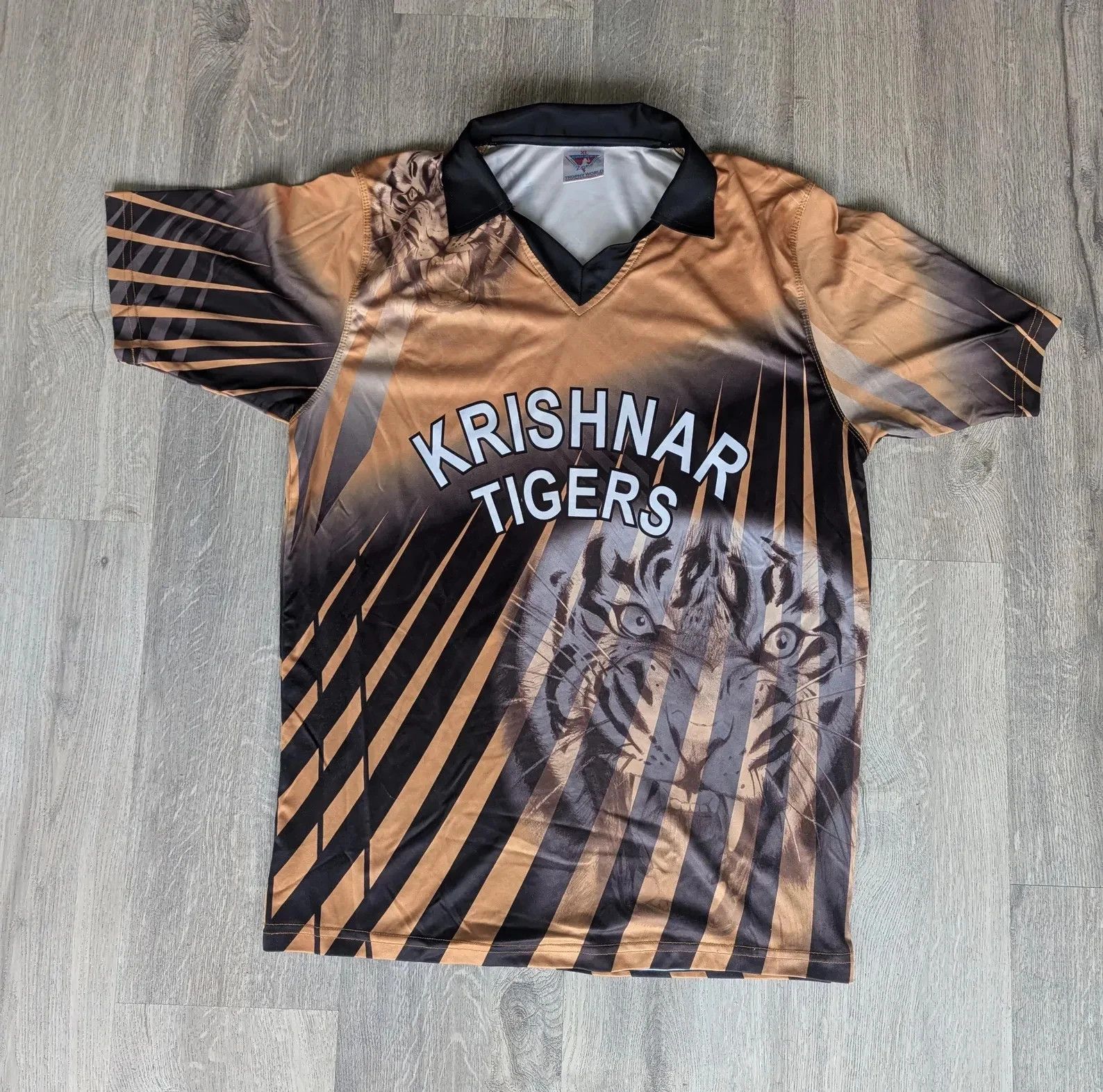 Drain Gang Rare “Krishnar Tigers” V‑Neck Polo – XL – Tiger Graphic Size US XL / EU 56 / 4 - 1 Thumbnail