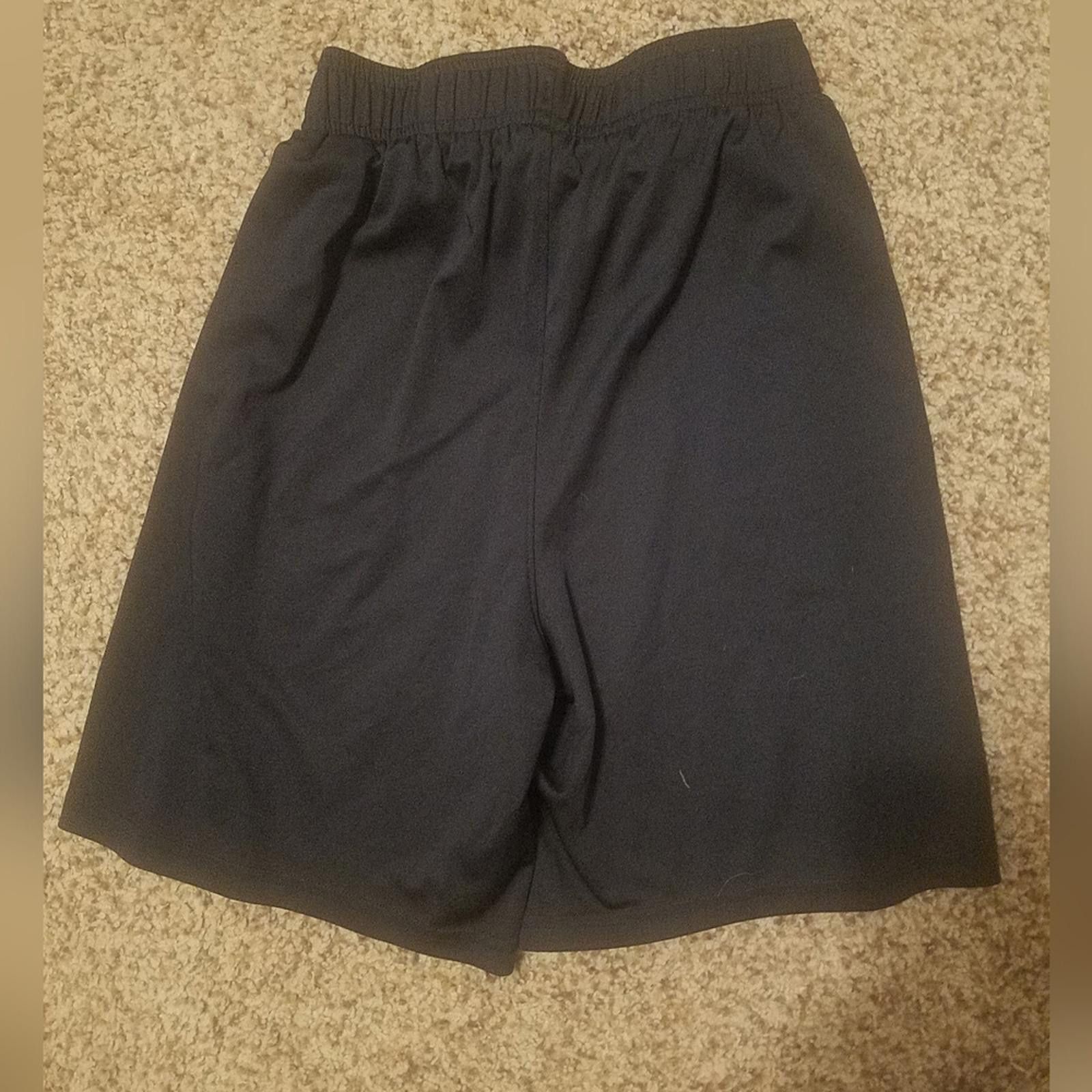 Under Armour Under Armour Black Athletic Shorts Size Small Size US 26 / EU 42 - 2 Thumbnail