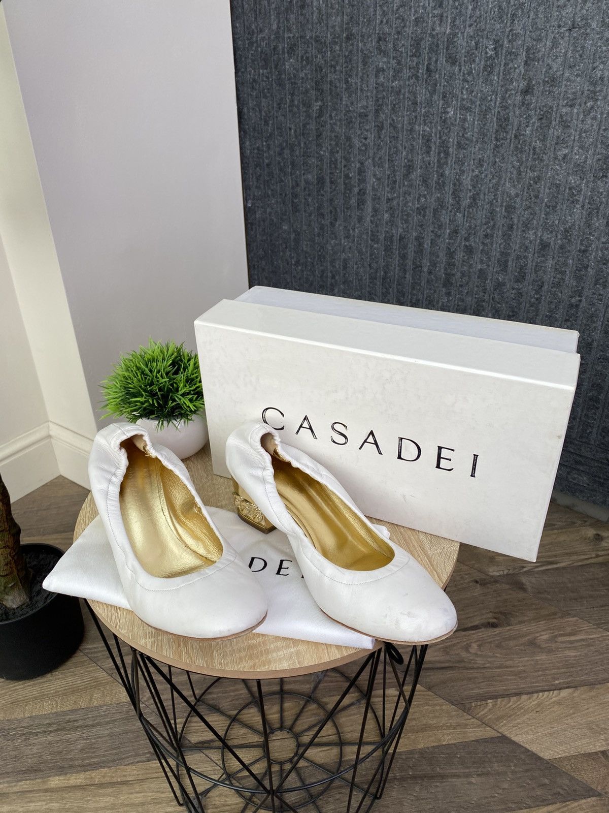 Casadei Casadei White Leather Ballet Flats Gold Heel Slip On Size US 9 / IT 39 - 1 Thumbnail