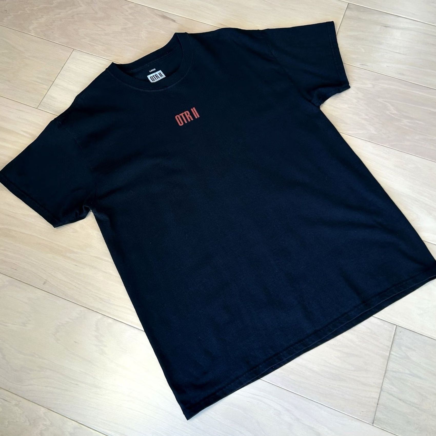 Vintage Jay-Z x Beyonce OTR 2 Tour Black Short Sleeve Tee Size Large Size US 33 - 3 Thumbnail