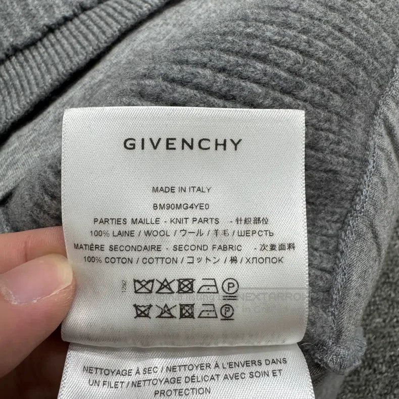 Givenchy Givenchy Fake two-piece hoodie Size: XL Size US XL / EU 56 / 4 - 4 Thumbnail