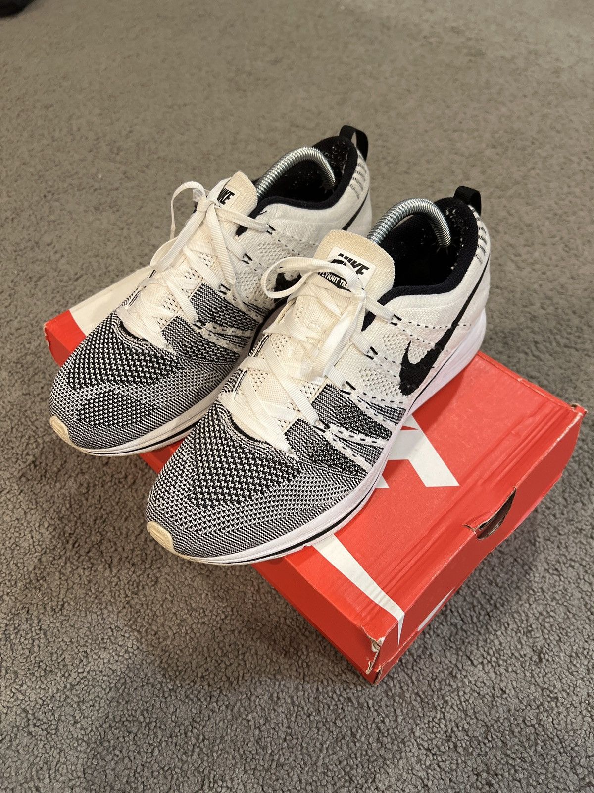 Nike Nike Flyknit Trainer White 2012 Size 9 Kanye West Yeknit Size US 9 / EU 42 - 2 Thumbnail