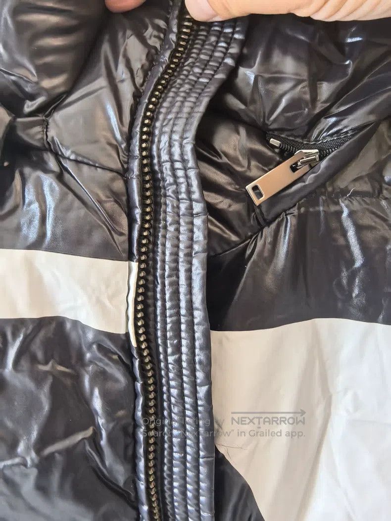 Valentino Valentino Black glossy down jacket Size US S / EU 44-46 / 1 - 5 Thumbnail