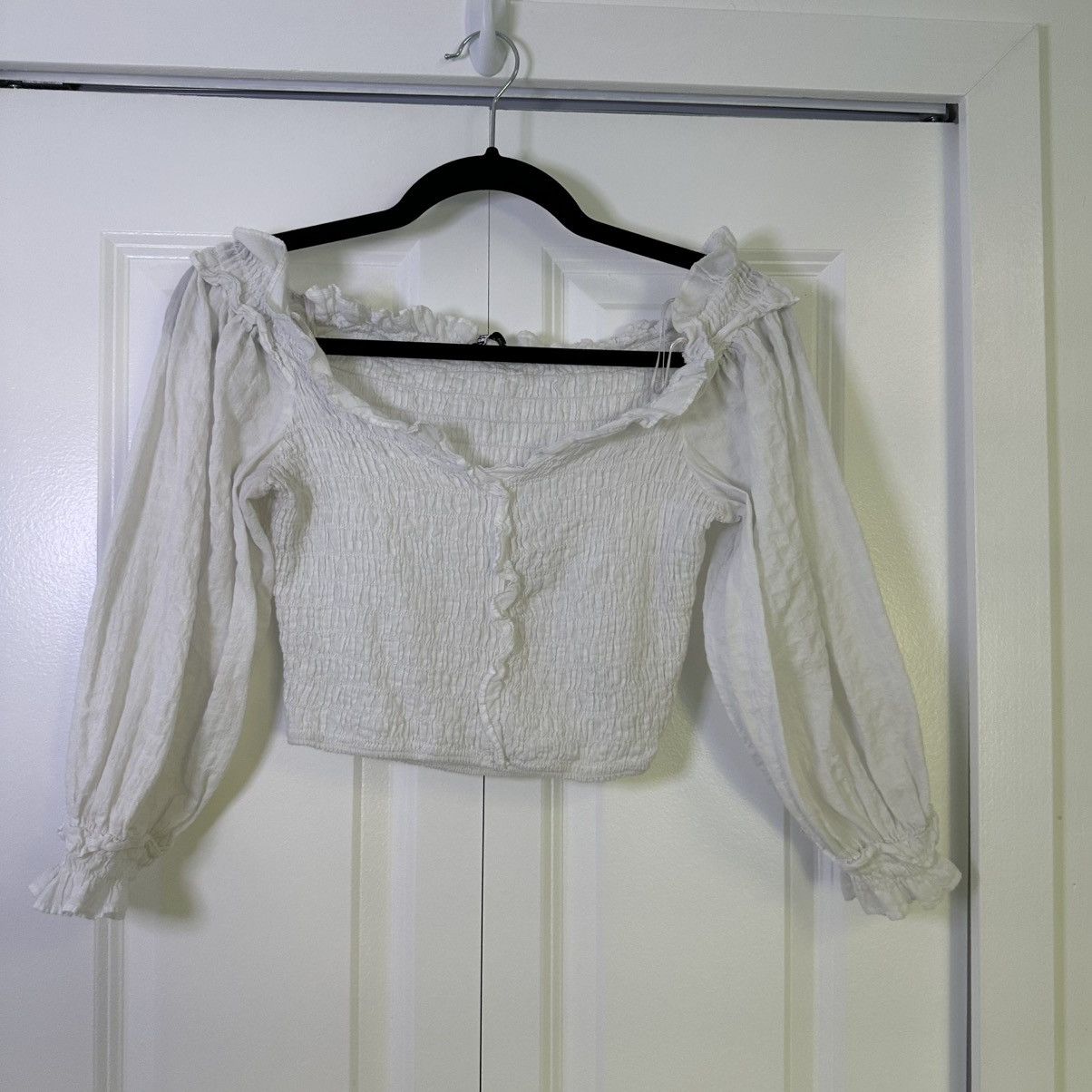 Zara Zara White Smocked Puff Sleeve Crop Top Size M / US 6-8 / IT 42-44 - 1 Thumbnail