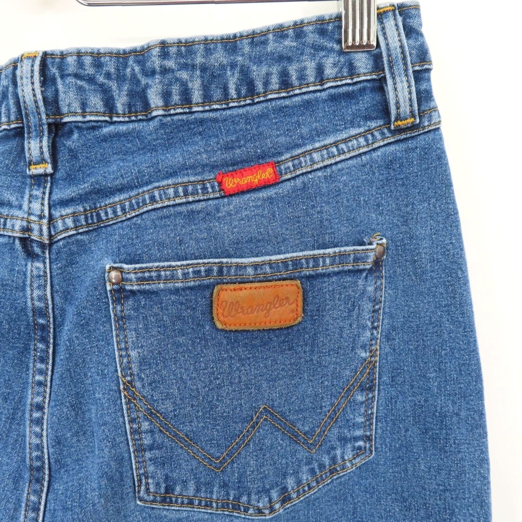 Wrangler Wrangler Womens Jeans 13/14 x 34 Medium Blue Wash Denim Straight Leg 5-Pocket Regular Size 14 Womens Jeans Blue Wash Straight Legacy and Gold Stitch Size 36" / US 14 / IT 50 - 6 Thumbnail