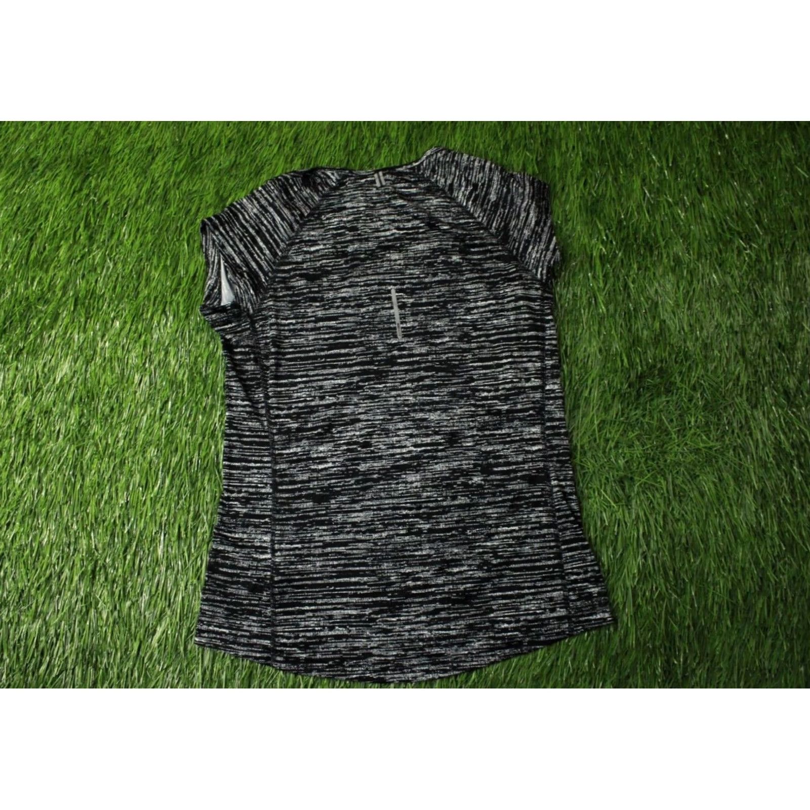 Nike Nike Dri-FIT Running Shirt Women XS/S Black and White Jersey 2014 Training React Men? Size S / US 4 / IT 40 - 7 Thumbnail