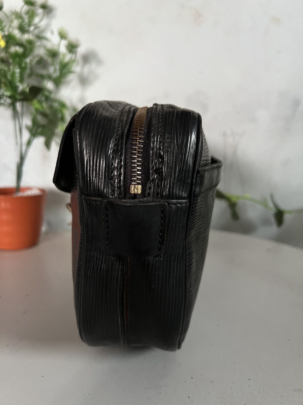 Louis Vuitton Authentic Louis Vuitton Juenne Pille Epi ❌no Soulder❌ Size ONE SIZE - 6 Thumbnail