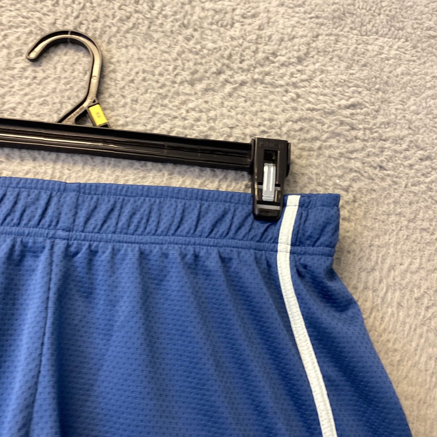 Under Armour Under Armour Women's Heat Gear Running Shorts Size MD Blue Polyester/ 37-70 Size 32" / US 10 / IT 46 - 4 Thumbnail