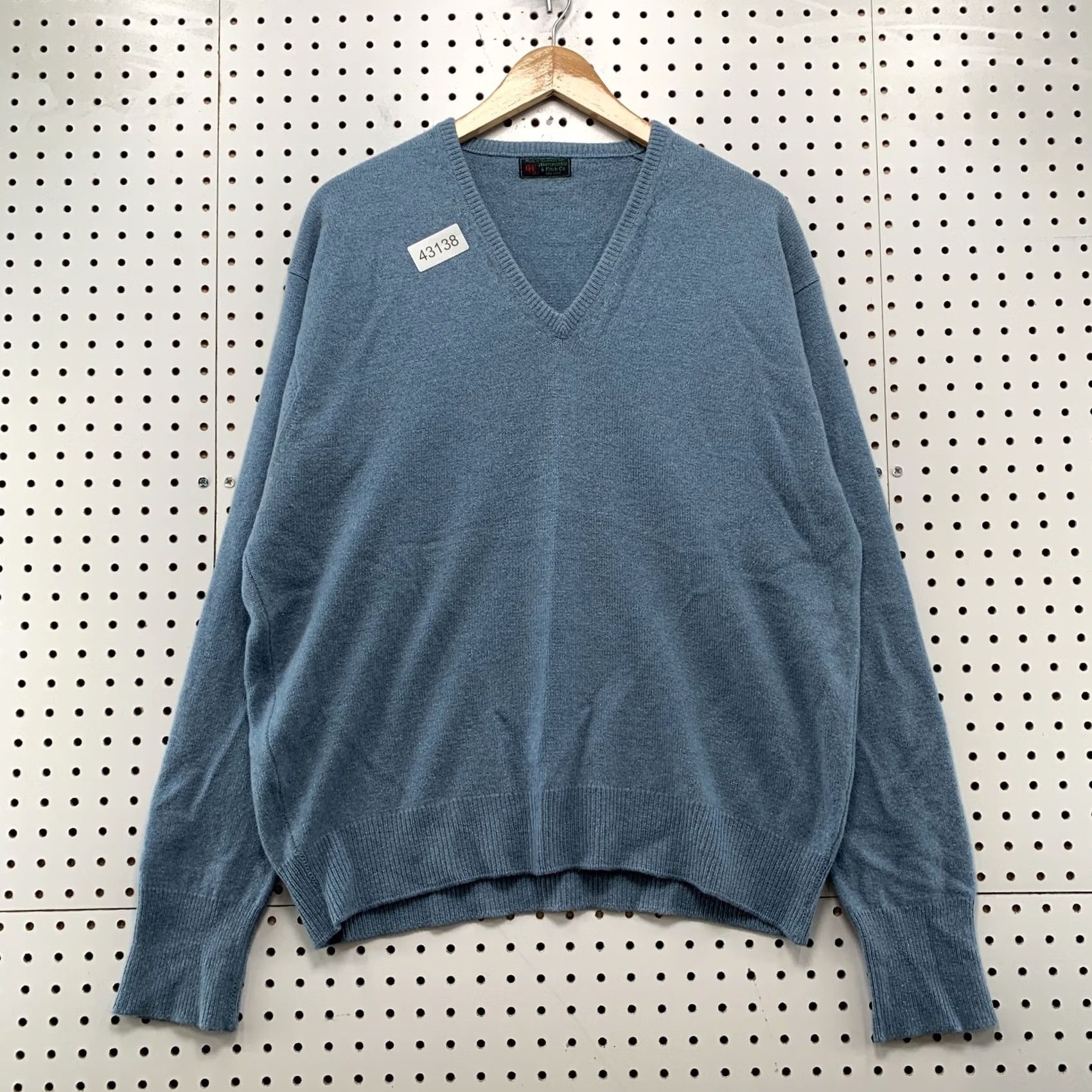 Abercrombie & Fitch Abercrombie & Fitch Sweater Shirt Blue 80s Wool V-Neck Pullover Vintage Large Mens Knit Pullover UK Scotland Size US L / EU 52-54 / 3 - 2 Thumbnail