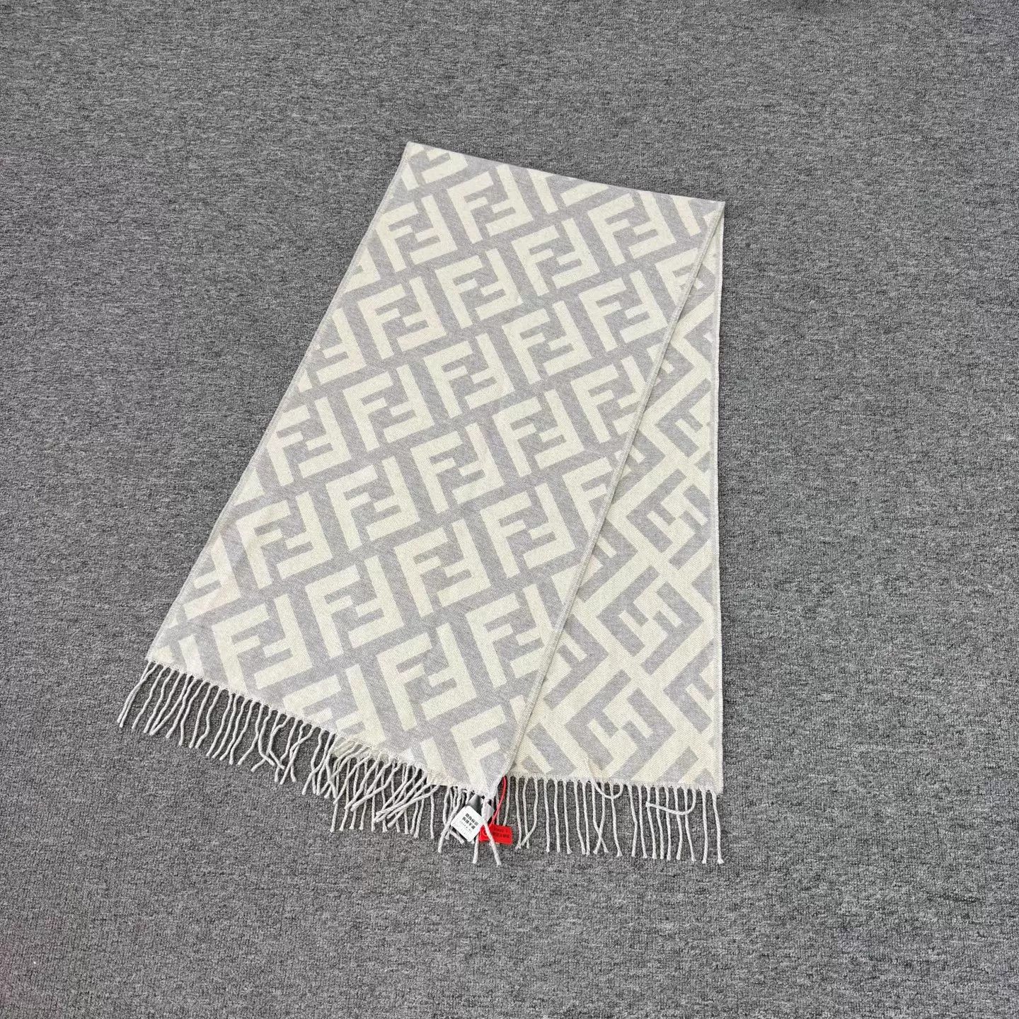 Fendi Fendi FF monogram tassel cashmere scarf 99 new Size ONE SIZE - 2 Thumbnail