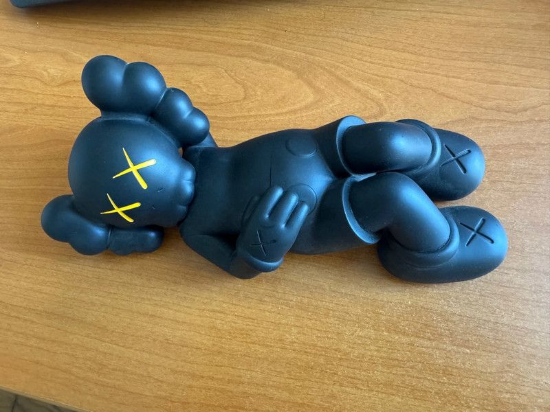 Kaws KAWS Holiday Japan Vinyl Figure Black Size ONE SIZE - 2 Thumbnail