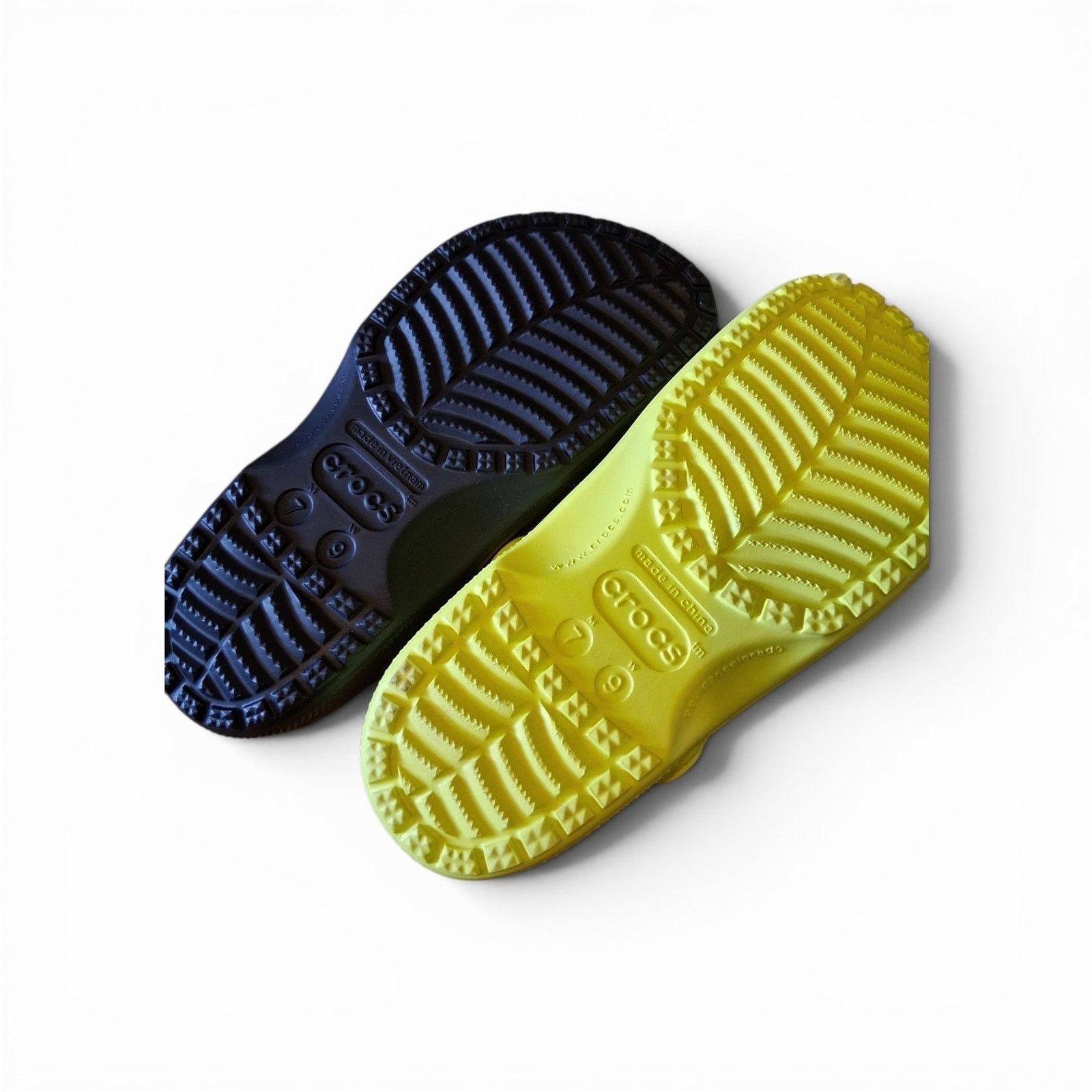 Crocs Crocs Classic Clog Slip On Black Yellow M7 W9 Sandals Size US 9 / EU 42 - 3 Thumbnail