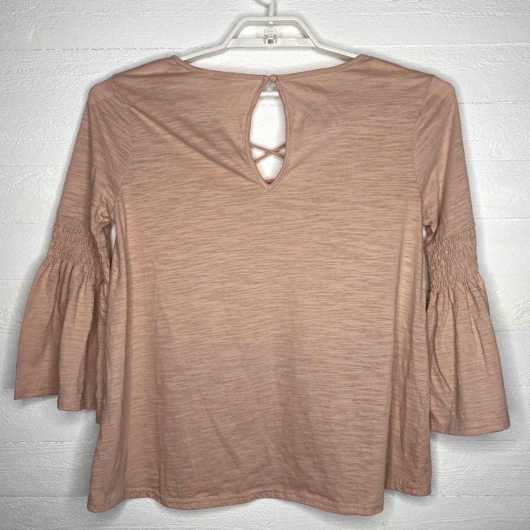 Bell UMGEE Women's Top Blouse Medium 3/4 Bell Sleeve Light Pink V-Neck Key Hole Back Strappy Size M / US 6-8 / IT 42-44 - 5 Thumbnail