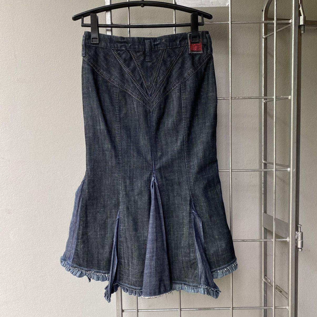 Marithe + Francois Girbaud Marithe + Francois Girbaud F/W 2005 denim skirt runway piece Size 27" / US 4 / IT 40 - 5 Thumbnail