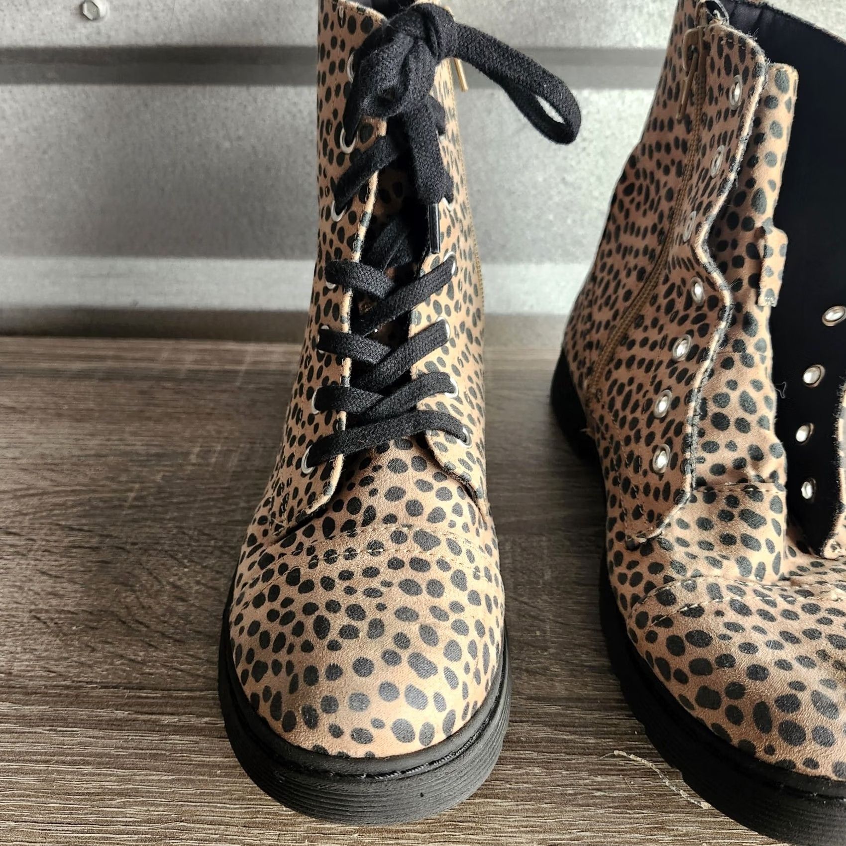 Vintage Arizona Jean Co AZ Joyce Boots Womens 6 Spotted Memory Foam (MISSING SHOE LACE) Size 28" / US 6 / IT 42 - 3 Thumbnail