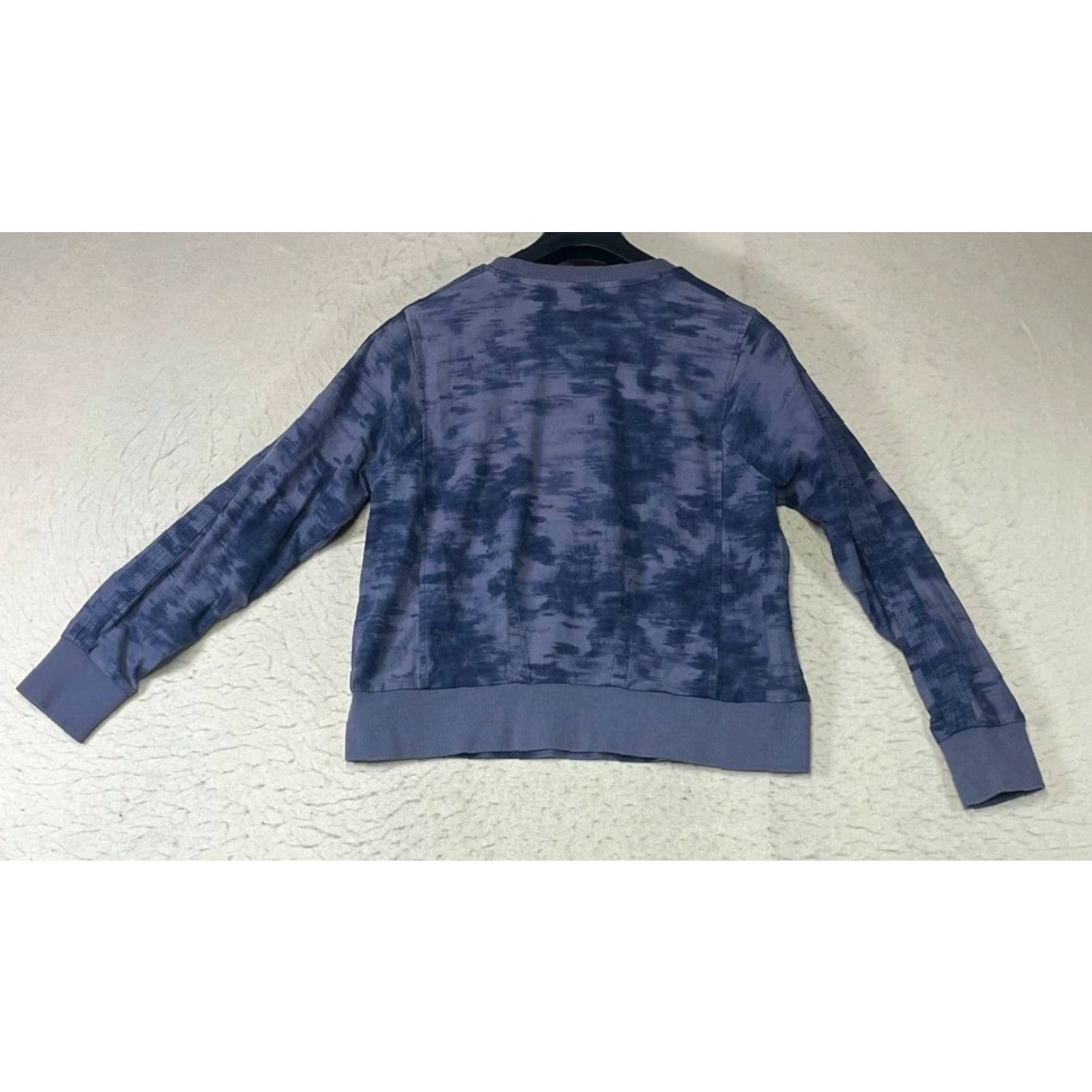 Athleta Athleta Sweatshirt Farallon Crew Neck Blue Purple Camouflage Women S Pullover Casual Activewear Sweatshirt Size S / US 4 / IT 40 - 2 Thumbnail