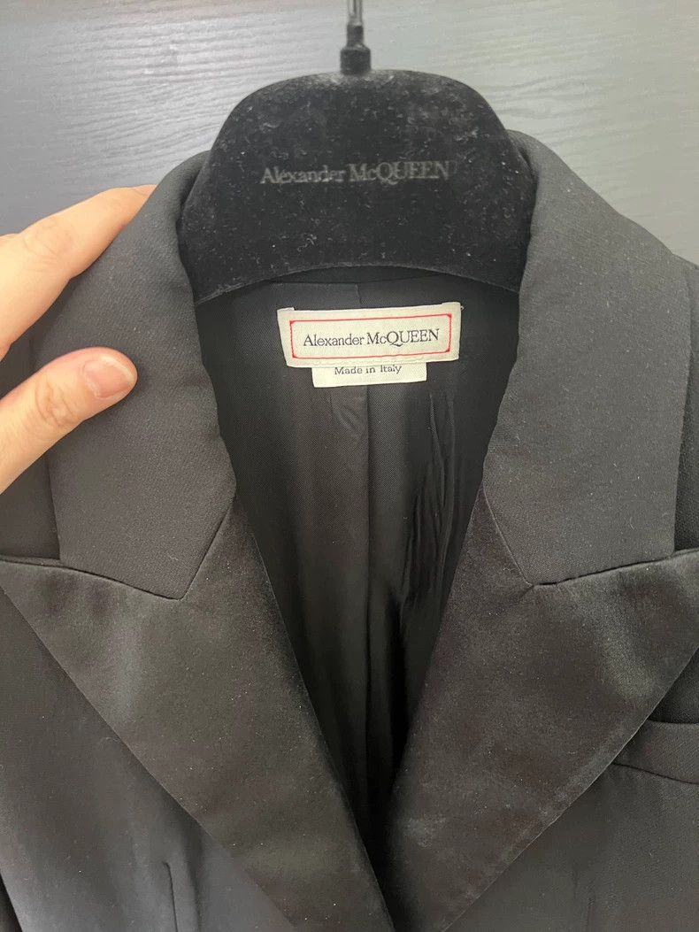 Alexander McQueen Alexander McQUEEN Suit, size 38, with slight wear marks. Wo Size XS / US 0-2 / IT 36-38 - 3 Thumbnail