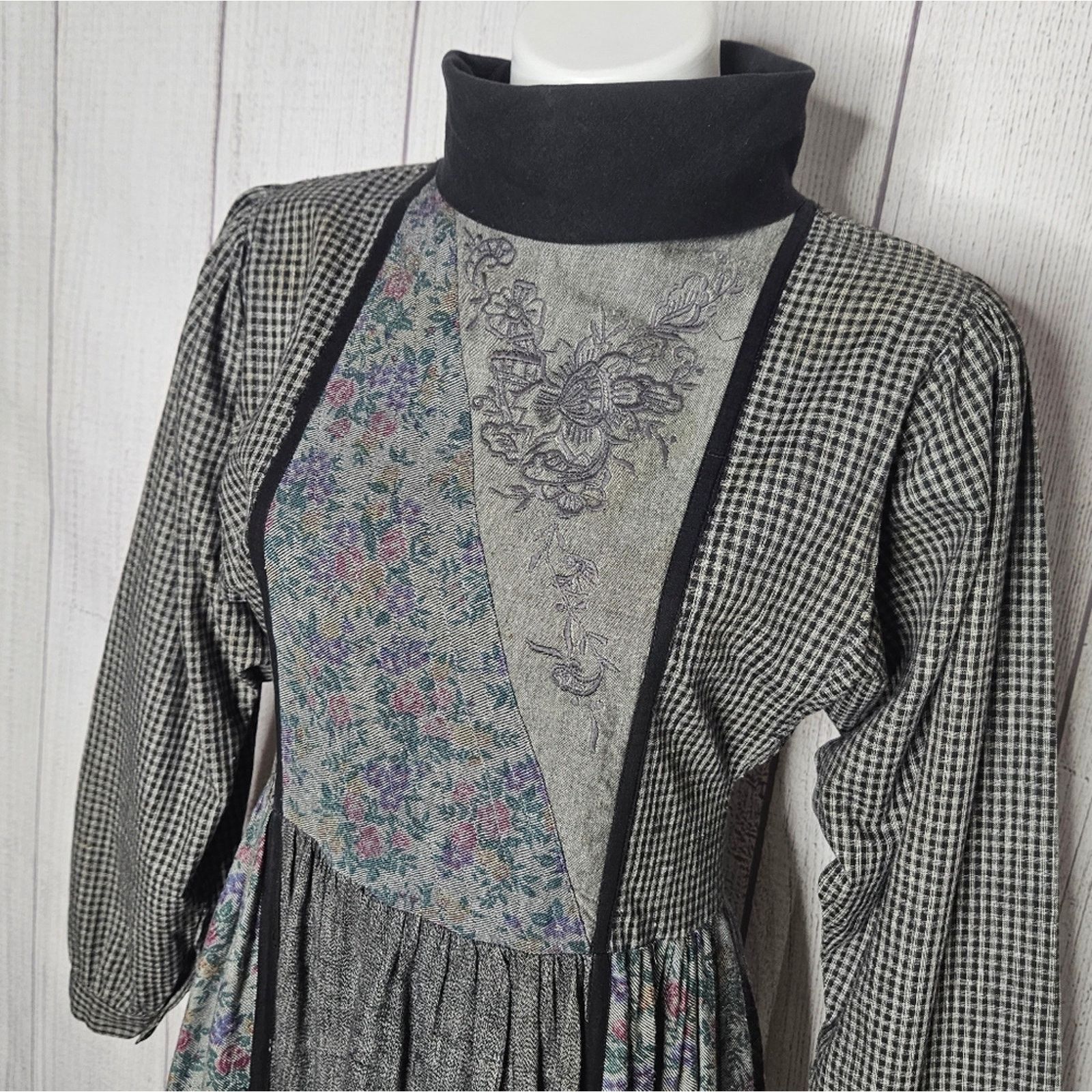 Vintage VTG 70s Phool Plaid Floral Embroidered Rayon Prairie Dress Size S / US 4 / IT 40 - 3 Thumbnail
