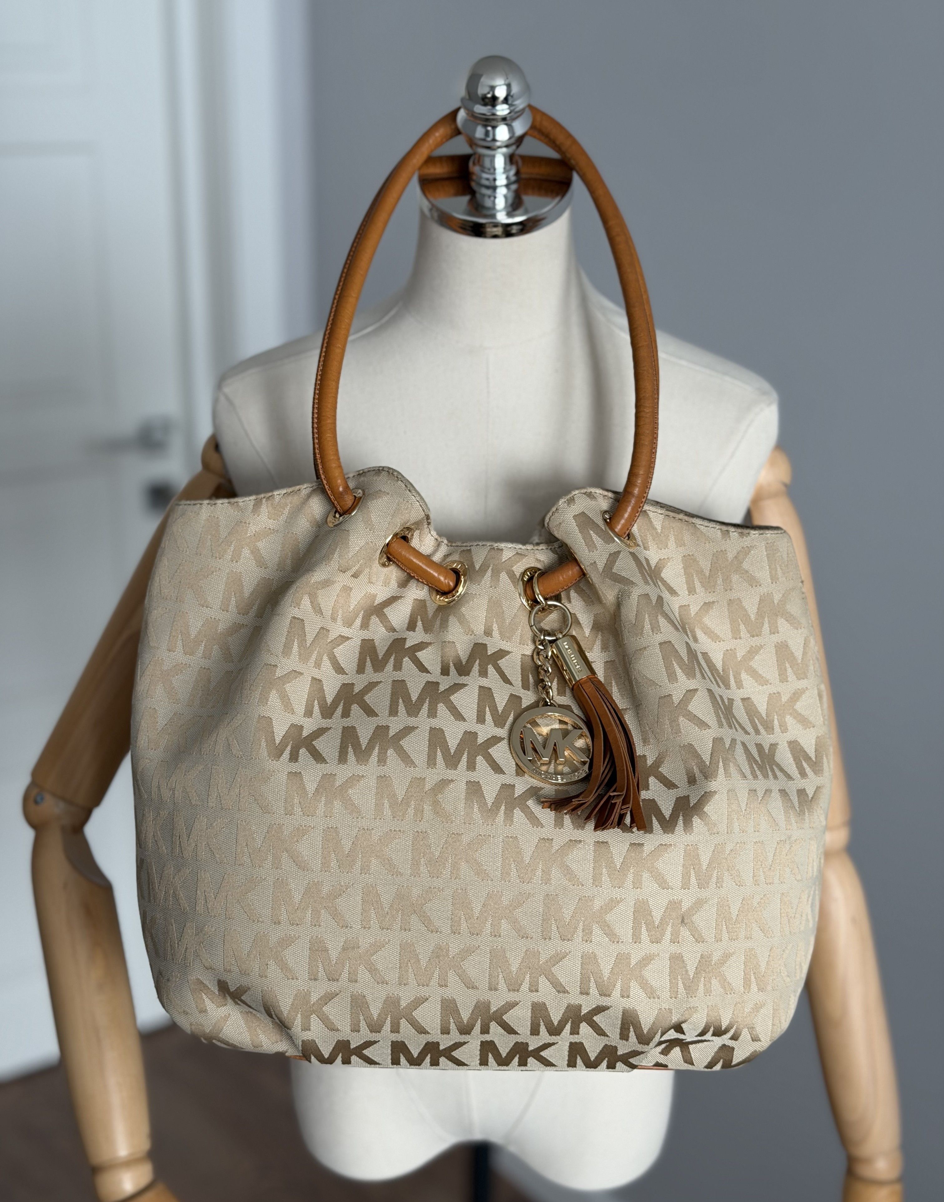 Michael Kors MICHAEL KORS Gold MK Logo Monogram Ring Tote Shoulder Bag Size ONE SIZE - 10 Thumbnail
