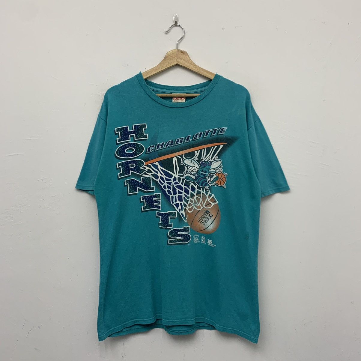 NBA × Vintage Vintage 1994 Charlotte Hornets Tshirt Size US M / EU 48-50 / 2 - 1 Thumbnail