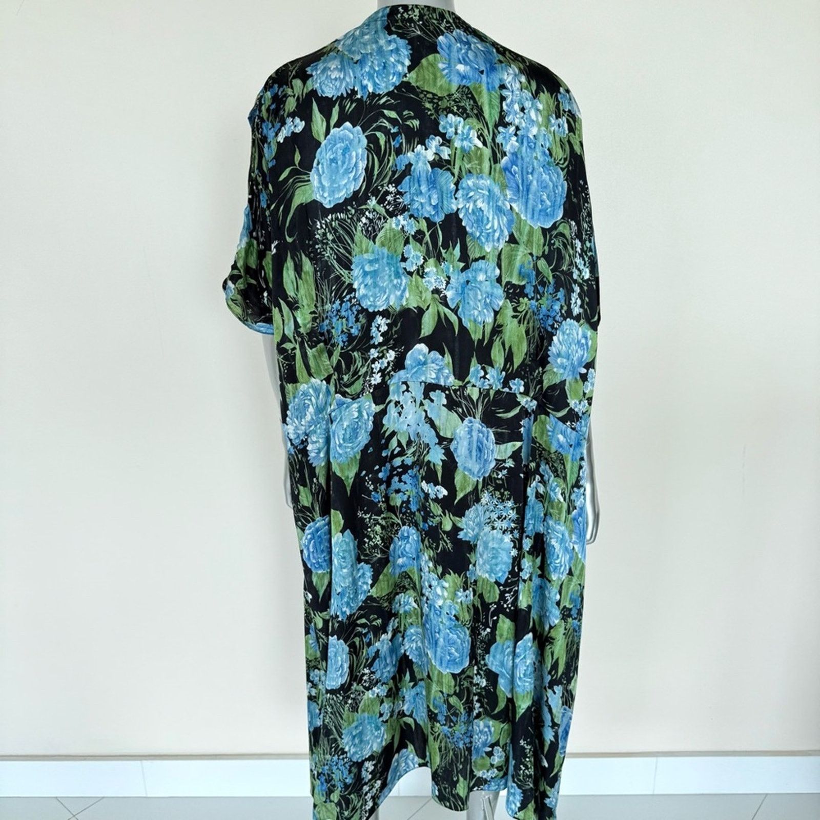 Balenciaga Balenciaga floral print dress size 2 or M AuthentiC 2900$ Size M / US 6-8 / IT 42-44 - 4 Thumbnail