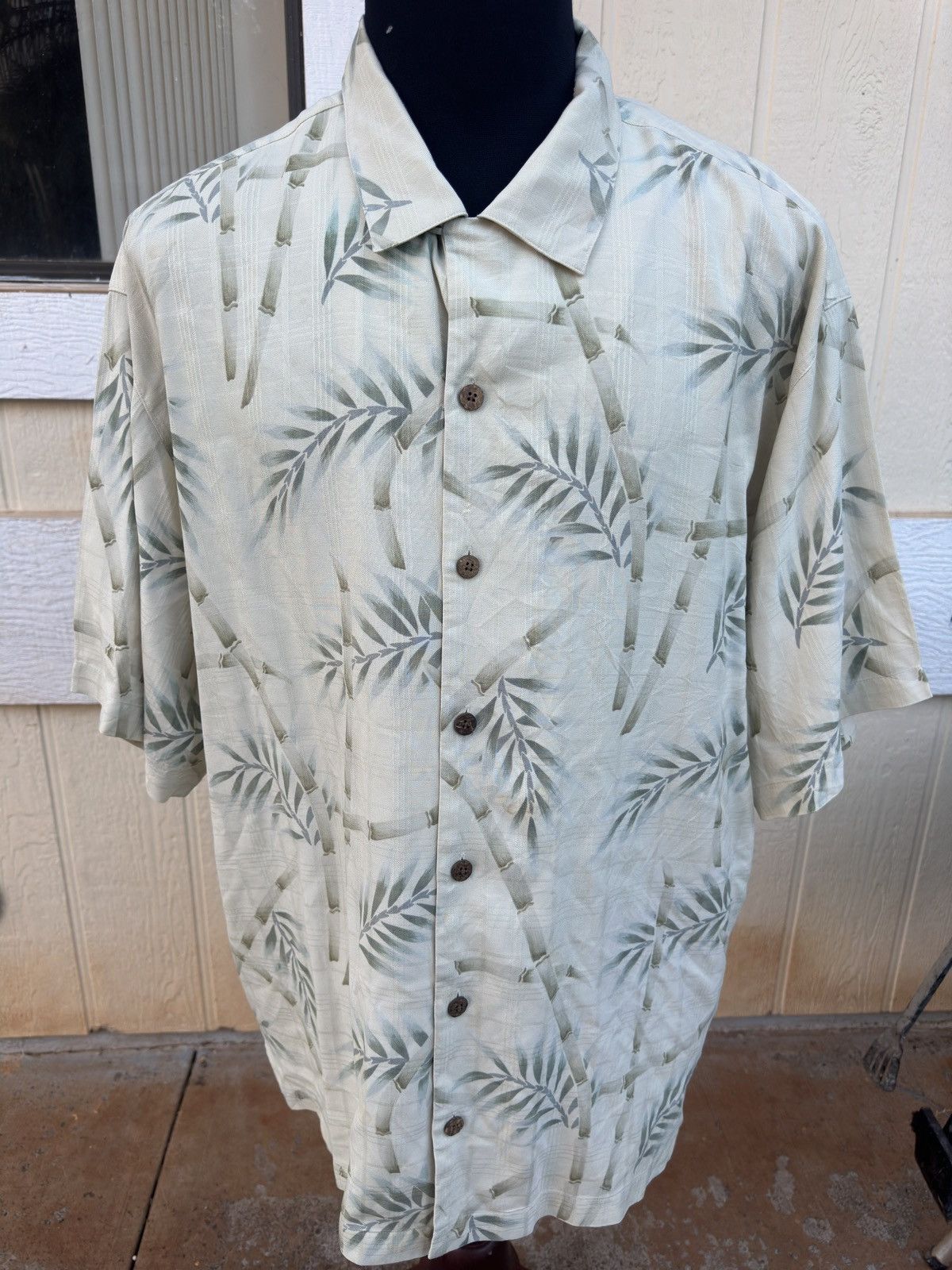 Tommy Bahama PreOwned Tommy Bahama Beige Hawaiian Print Men's XL Size US XL / EU 56 / 4 - 1 Thumbnail