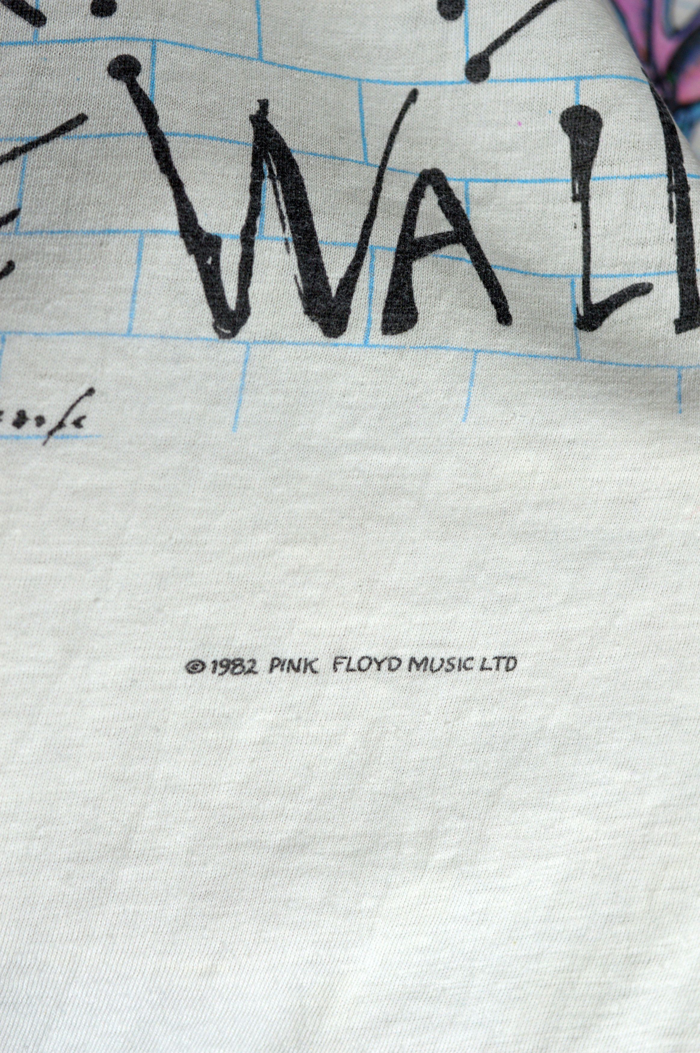 Pink Floyd Vintage Pink Floyd The Wall 1982 t shirt Size US L / EU 52-54 / 3 - 4 Thumbnail