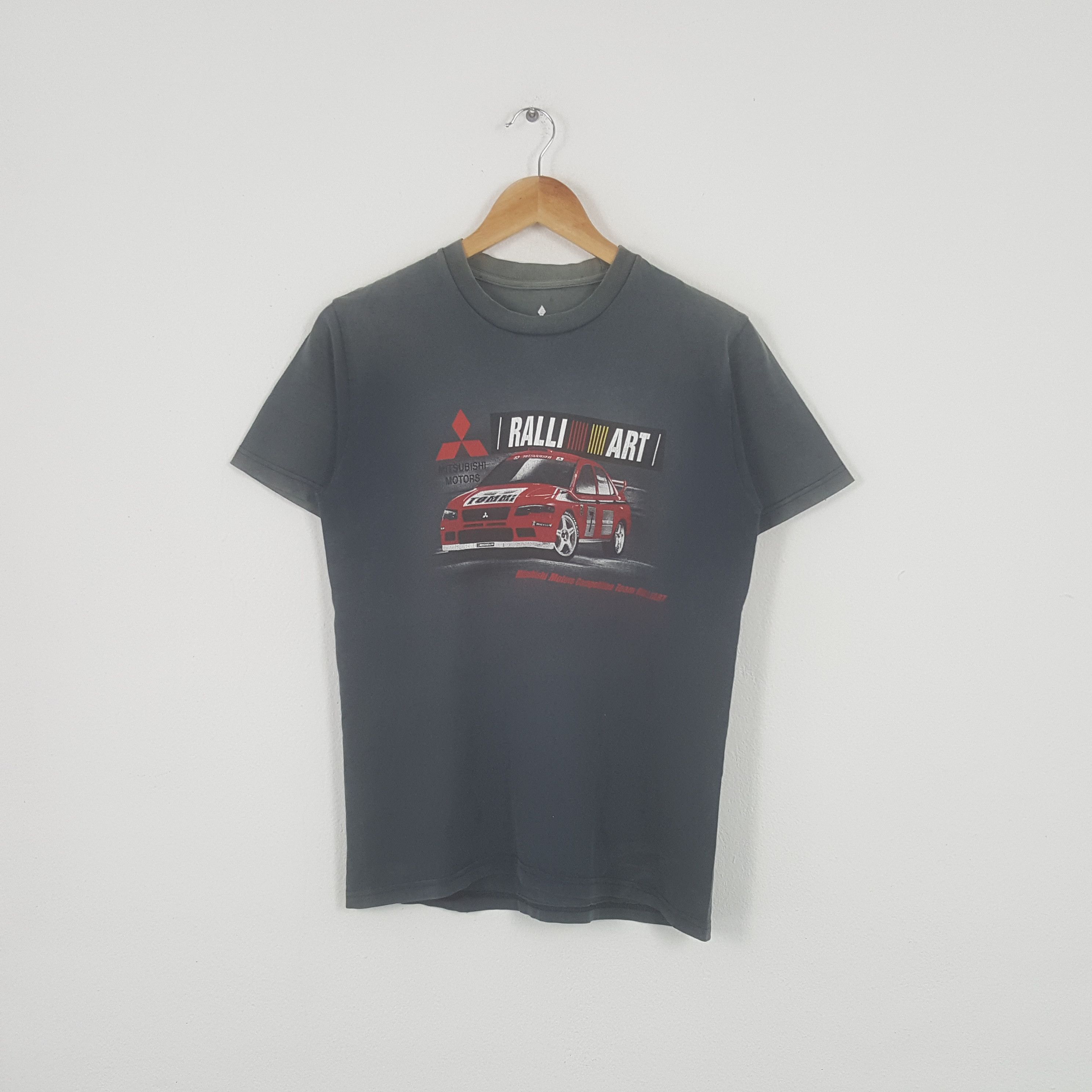 Vintage Mitsubishi Ralli Art Evolution Car Team Tshirt
