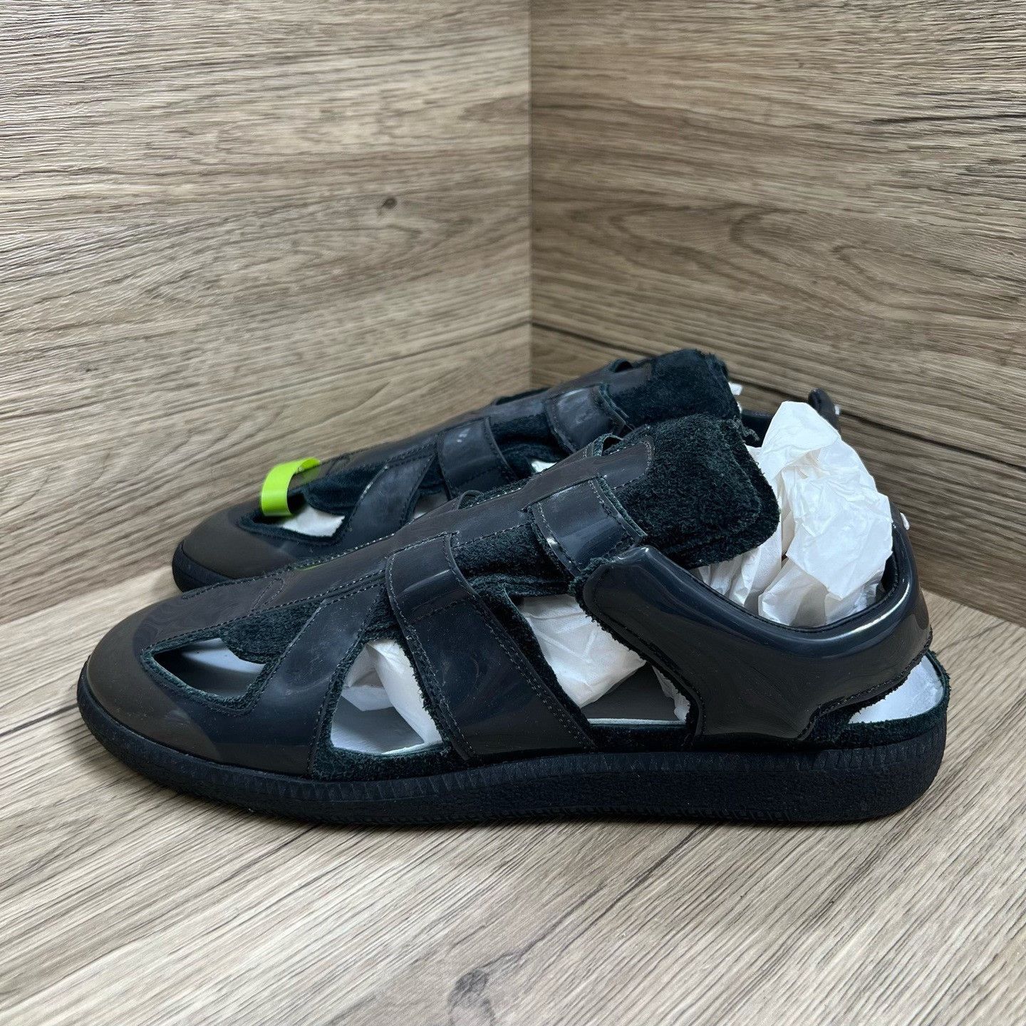 Maison Margiela Maison Margiela Black Lowtop Sneakers 8 Men Size US 8 / EU 41 - 1 Thumbnail