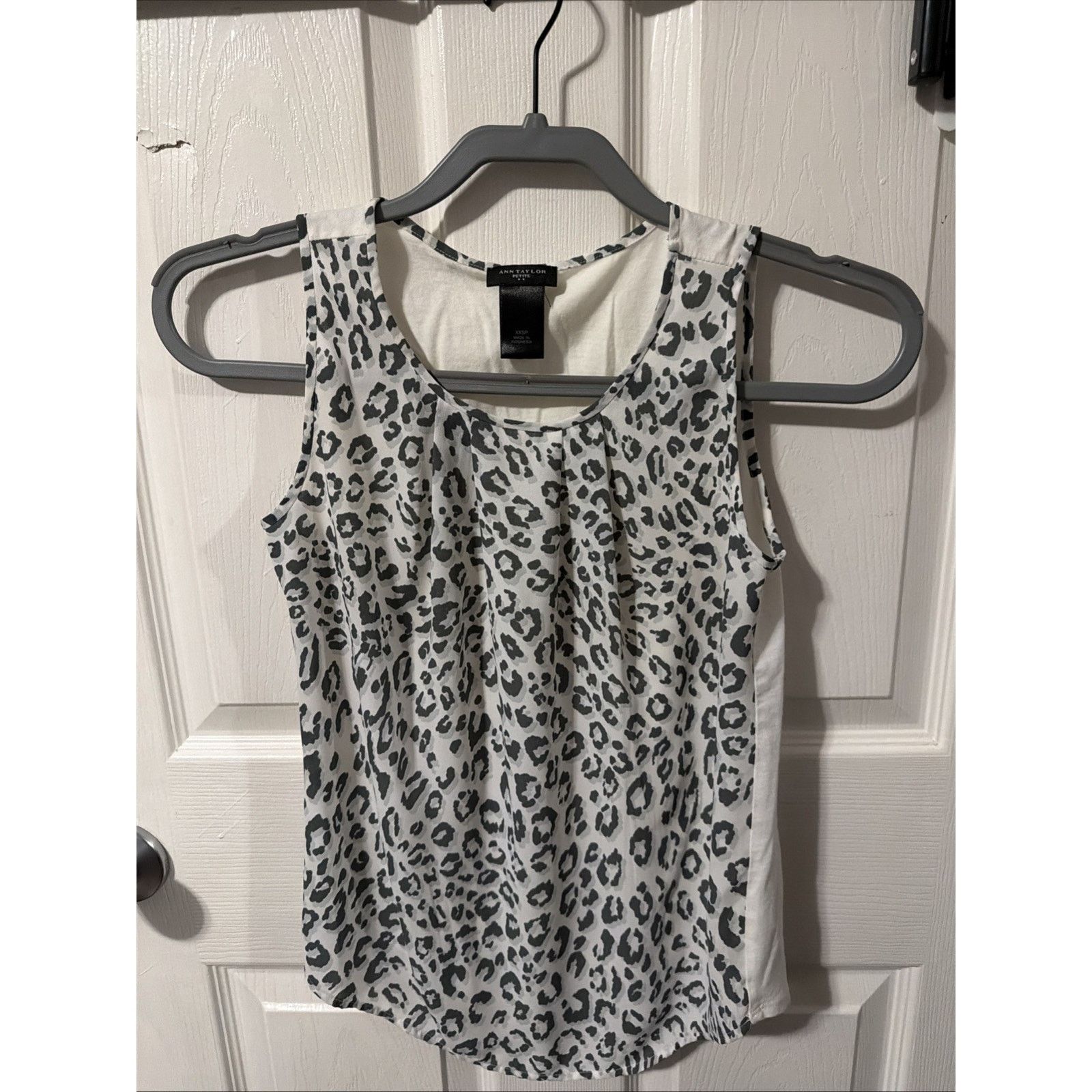 Ann Taylor Ann Taylor Petite XXSP Blue Sleeveless Top Animal Print Size XXS / US 00 / IT 34 - 1 Thumbnail