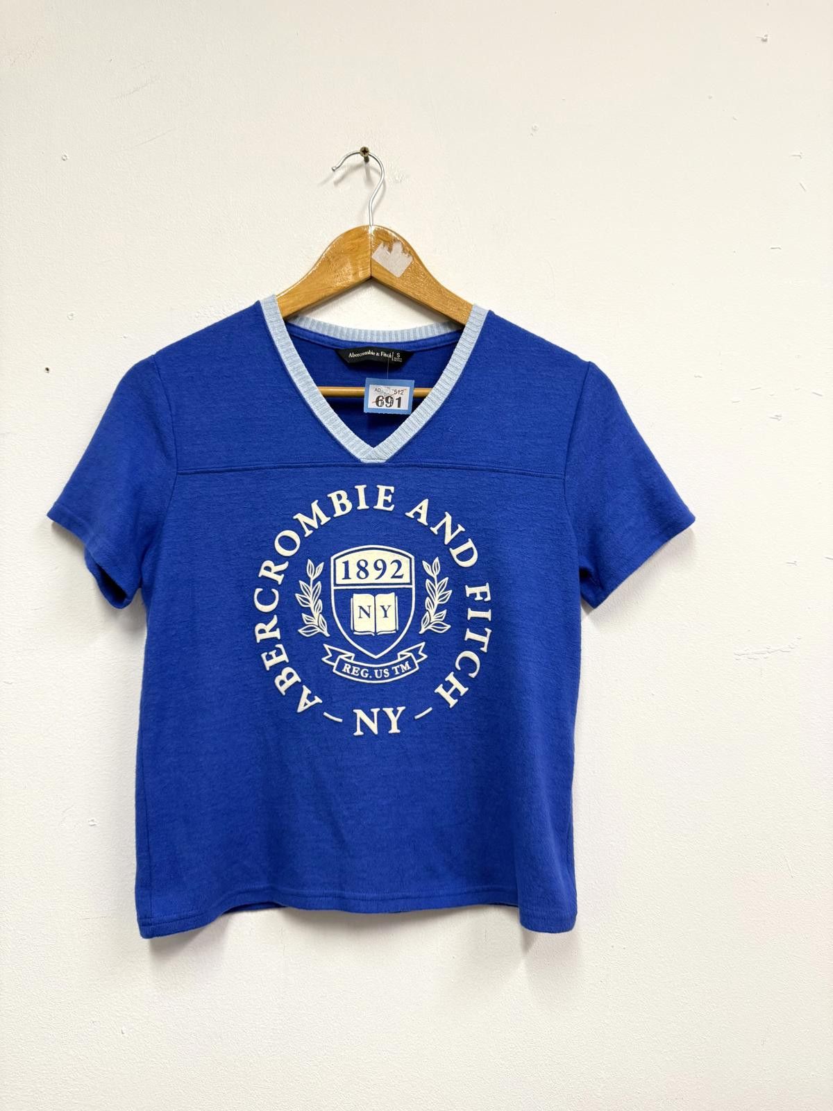 Abercrombie & Fitch Abercrombie & Fitch Blue V-Neck T-Shirt Size S Size US S / EU 44-46 / 1 - 1 Thumbnail