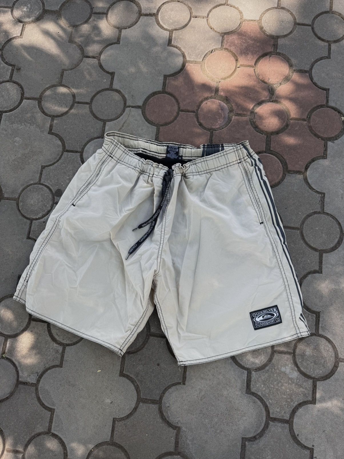 Quiksilver Vintage Quiksilver Big Logo Surf Shorts Y2K Size US 34 / EU 50 - 1 Thumbnail