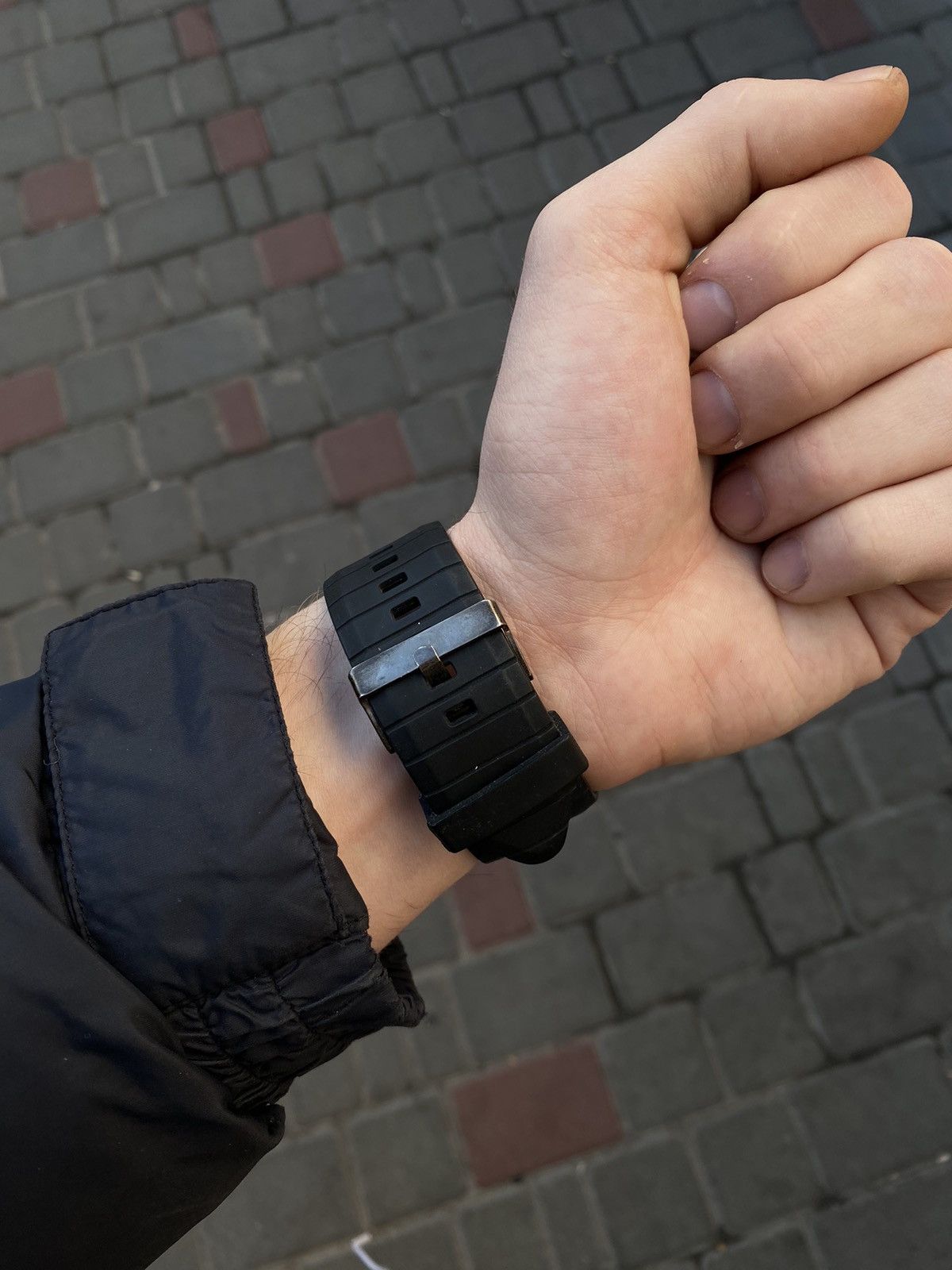 Japanese Brand × Jewelry × Vintage Modern Black Dial Wristwatch - Japanese Brand Size ONE SIZE - 3 Thumbnail