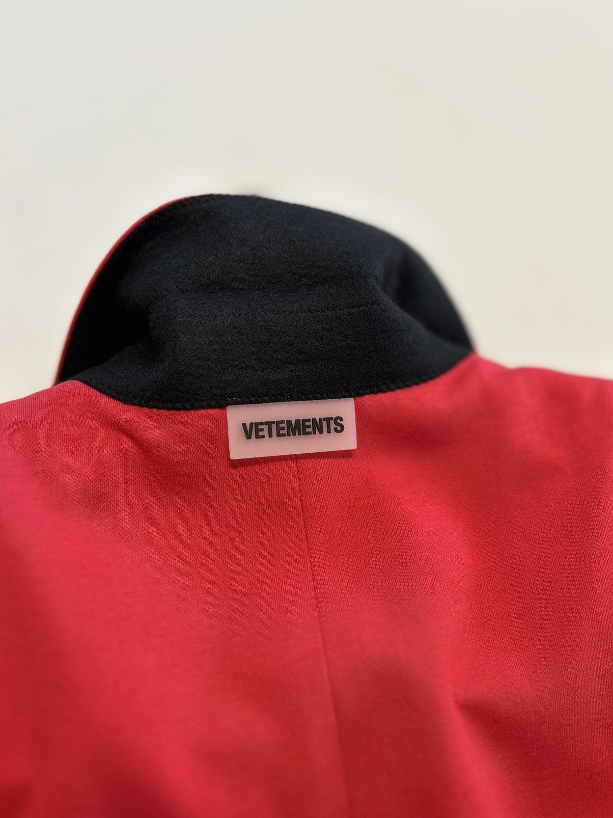Vetements FW2022 Power-Shoulder Coat Red Size US L / EU 52-54 / 3 - 12 Thumbnail