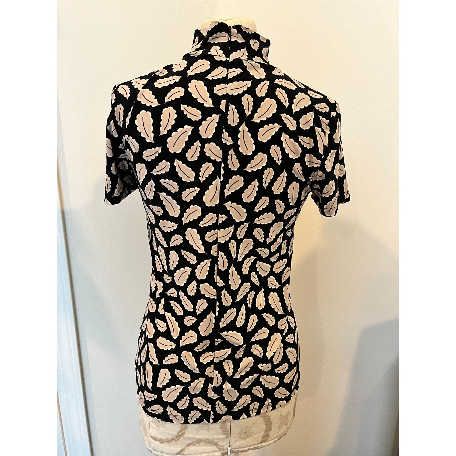 Anne Klein Anne Klein Mock Neck Short Sleeve Leaf Print Blouse XS Size XS / US 0-2 / IT 36-38 - 4 Thumbnail