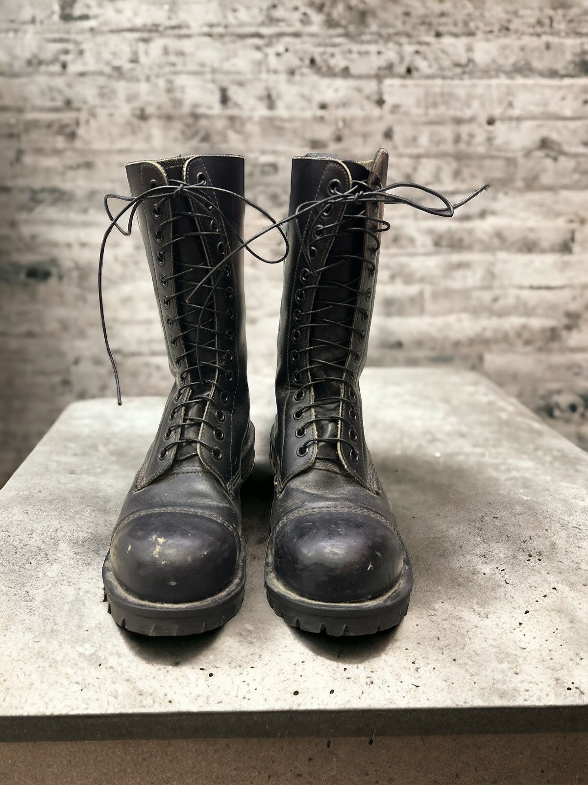 Dr. Martens GETTA GRIP BY DR MARTENS 14 EYES STEEL TOR LEATHER BOOTS Size US 7.5 / IT 37.5 - 3 Thumbnail