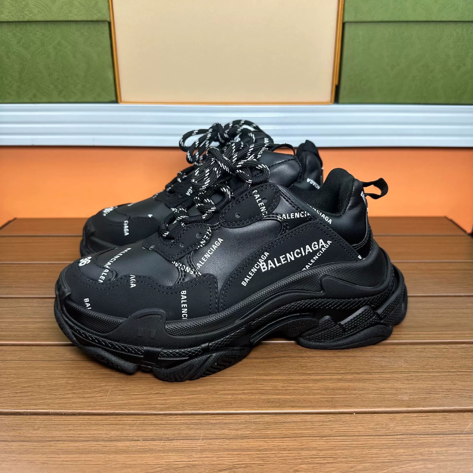 Balenciaga Balenciaga Lowtop Sneakers it_36 Women Size US 6 / IT 36 - 1 Thumbnail